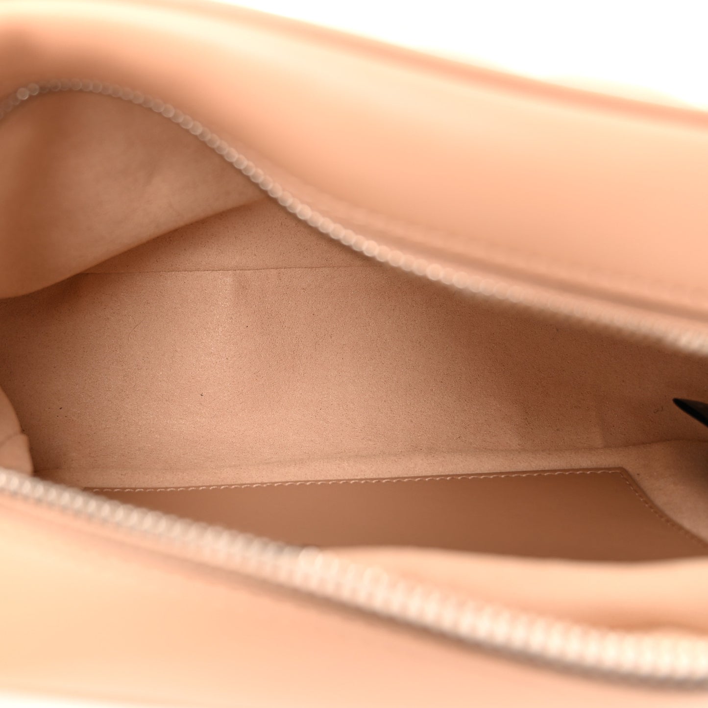 Calfskin Matelasse Aria Small GG Marmont Chain Shoulder Bag Camelia