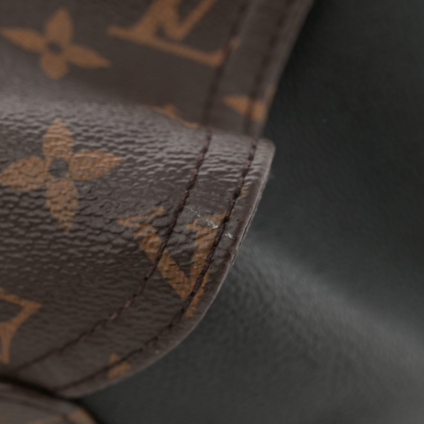 Monogram Gaia Black