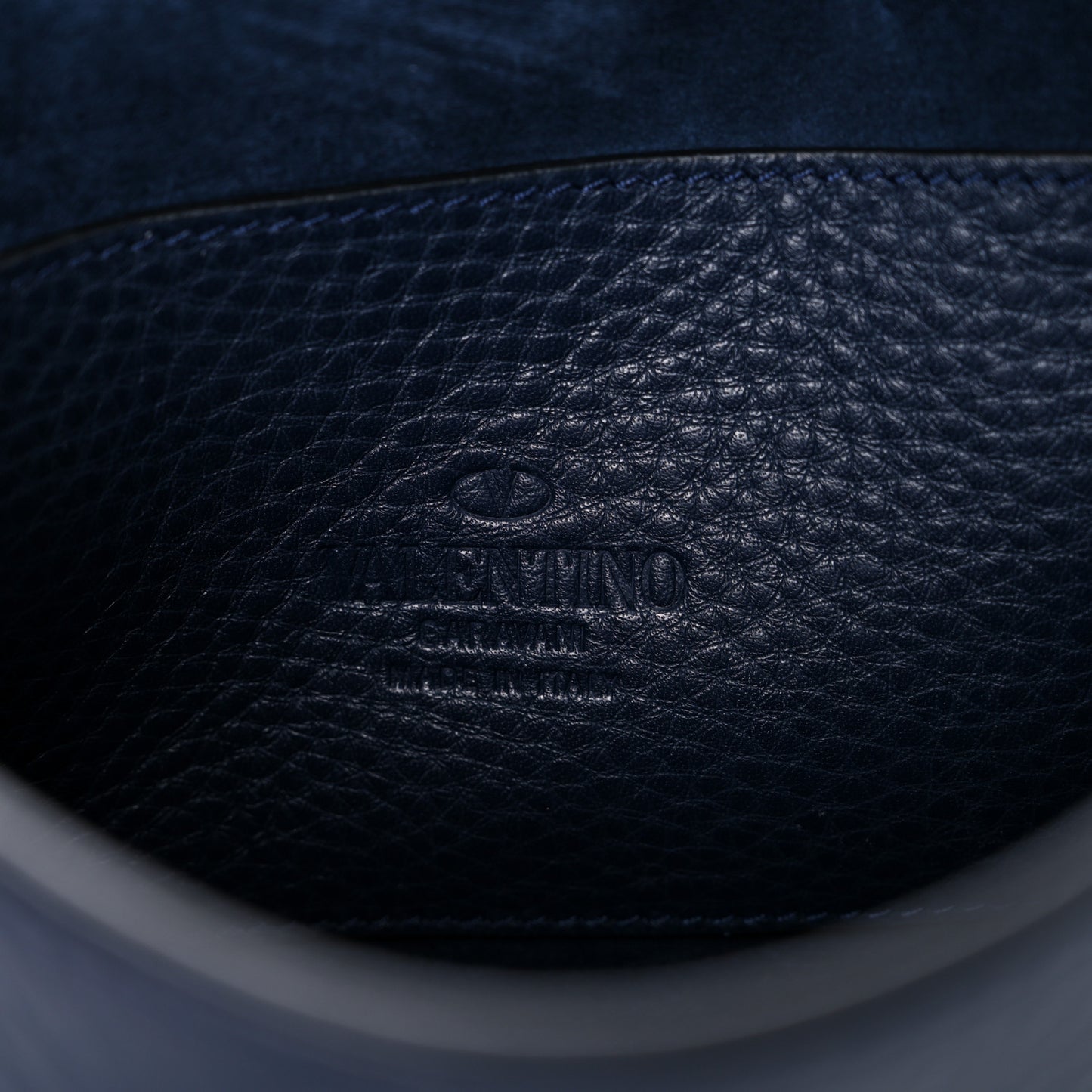Pebbled Calfskin Medium Rockstud Flip Lock Crossbody Bag Navy