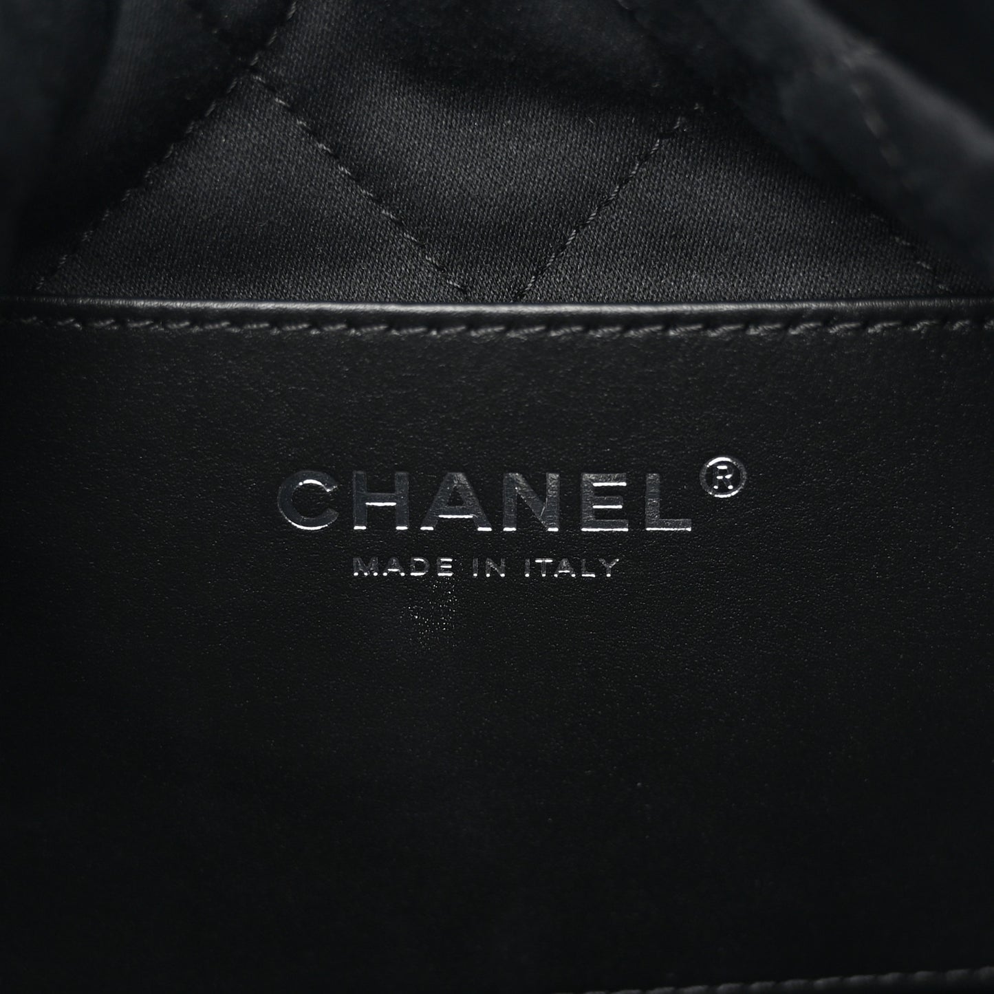 Shiny Calfskin Quilted Mini Chanel 22 So Black