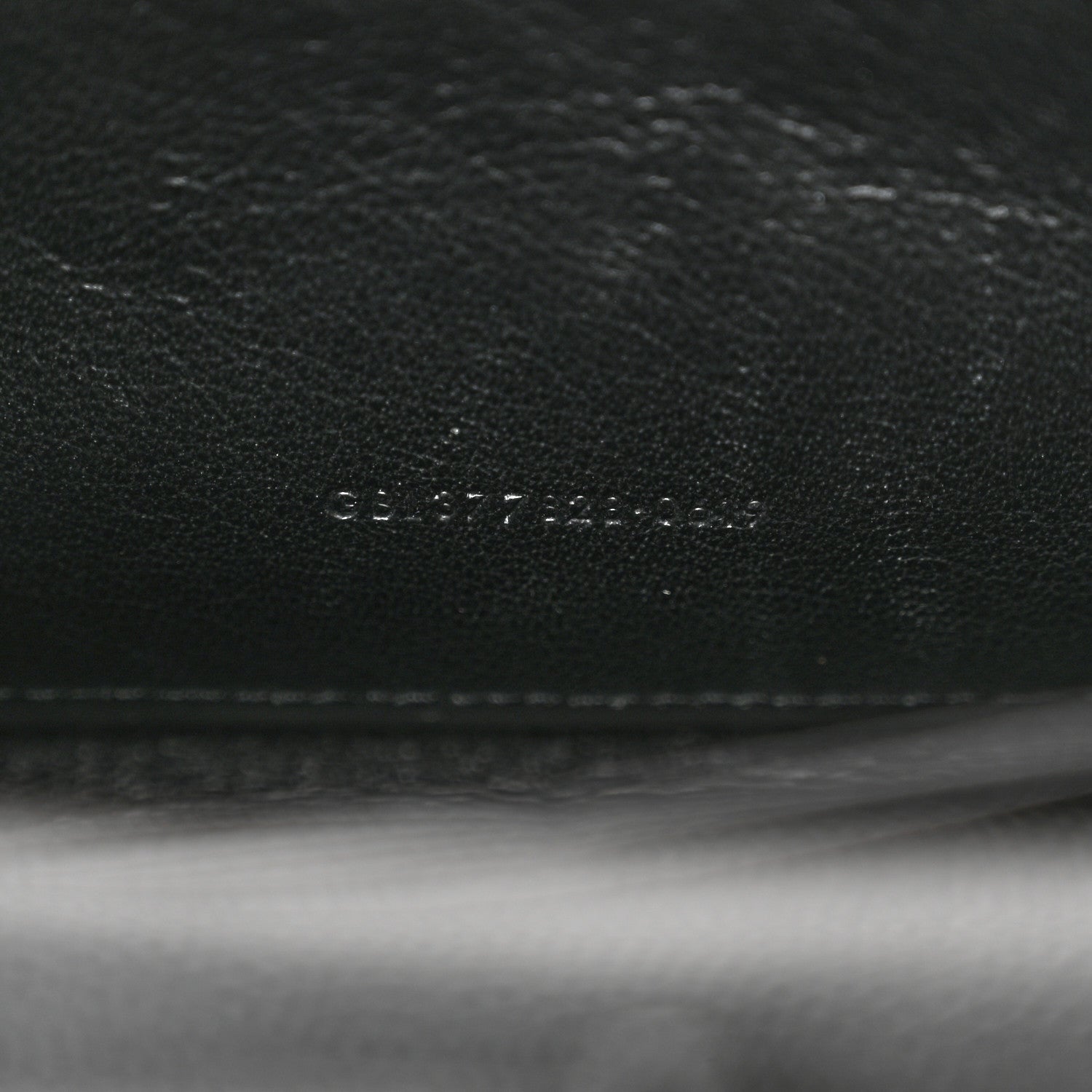 Saint Laurent Grain De Poudre Matelasse Chevron Monogram Monochrome Chain Wallet Black 7 of 12