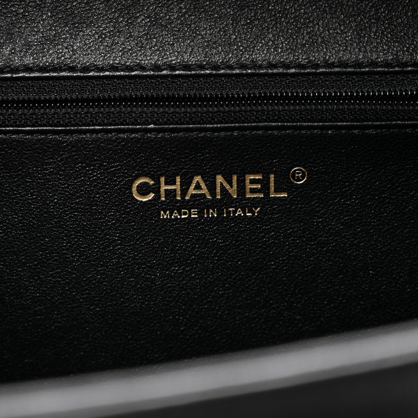 Caviar Quilted Large CC Filigree Vanity Case Black