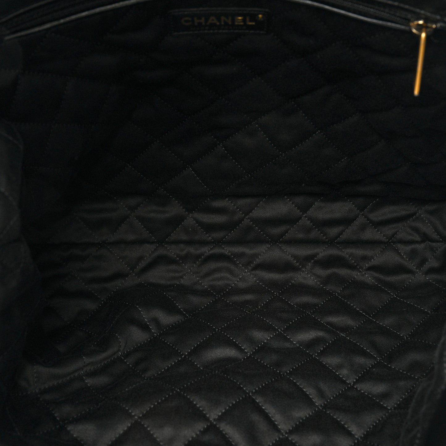 Shiny Calfskin Quilted Chanel 22 Black