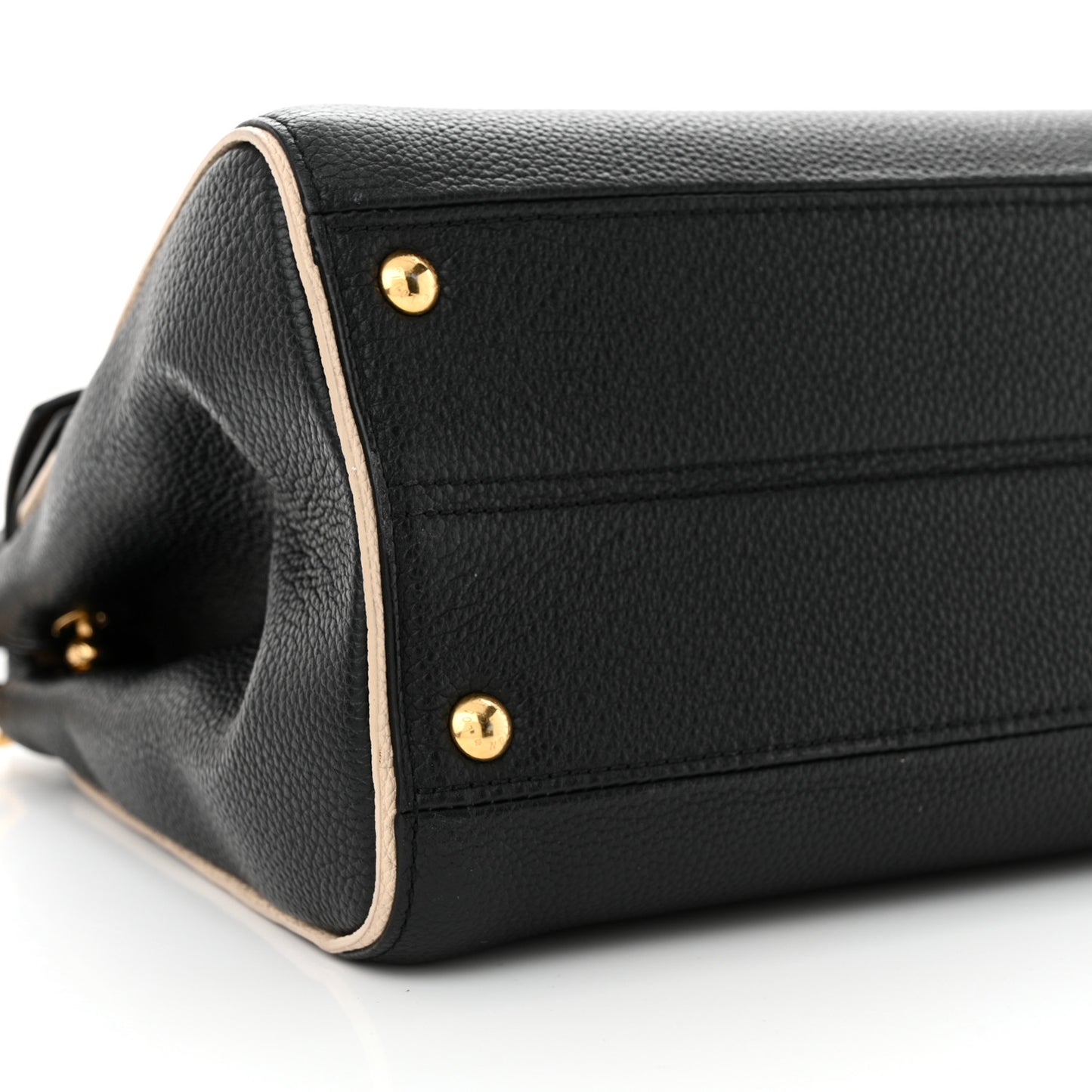 Monogram Double V Black