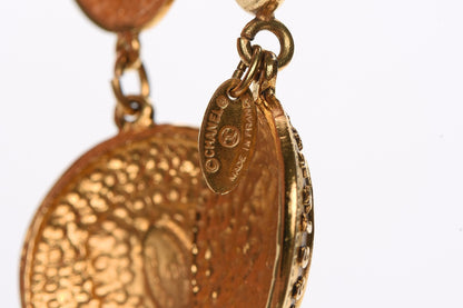 Chanel CC Medallion Bracelet Gold 4 of 5