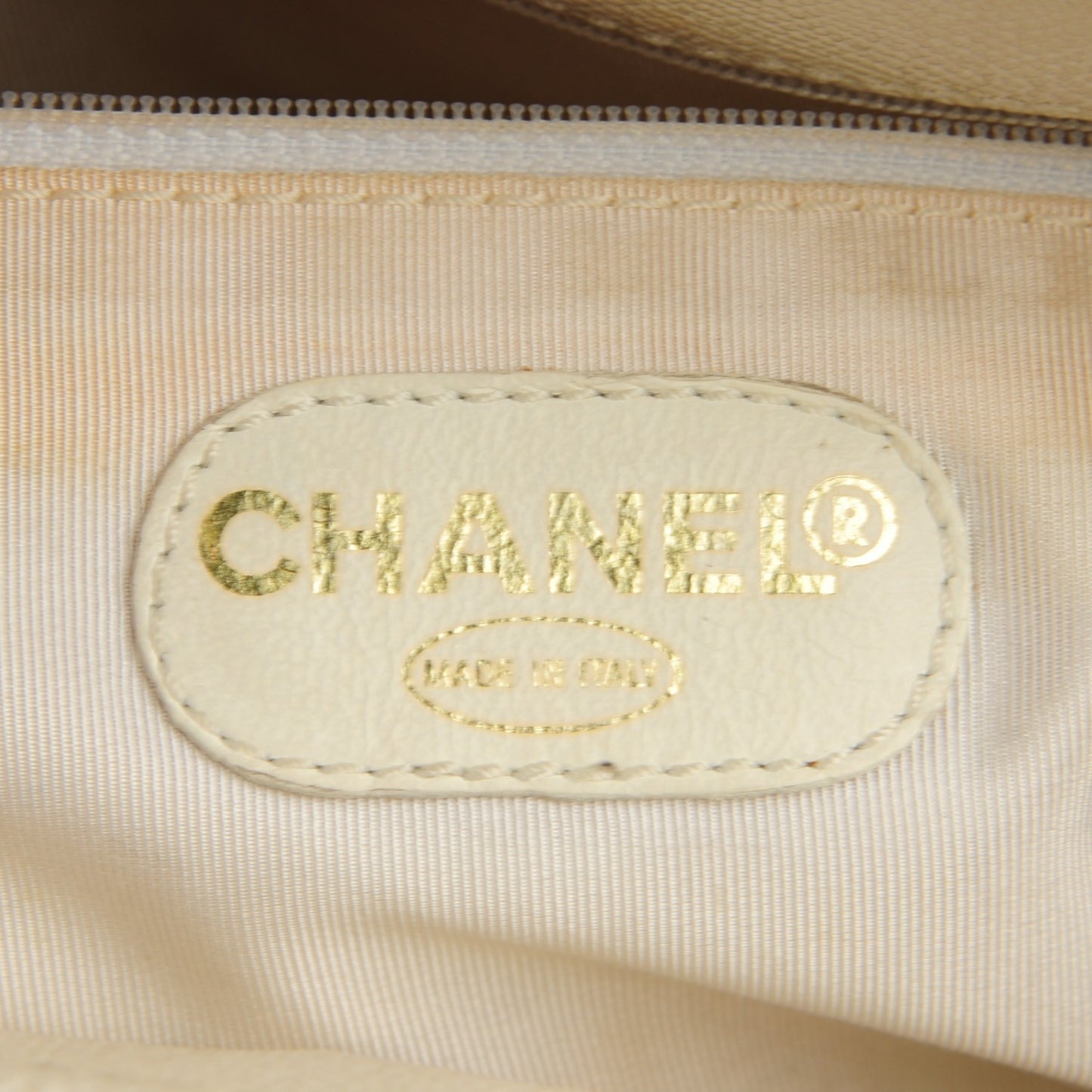 Grained Calfskin Tortoise Handle Tote White