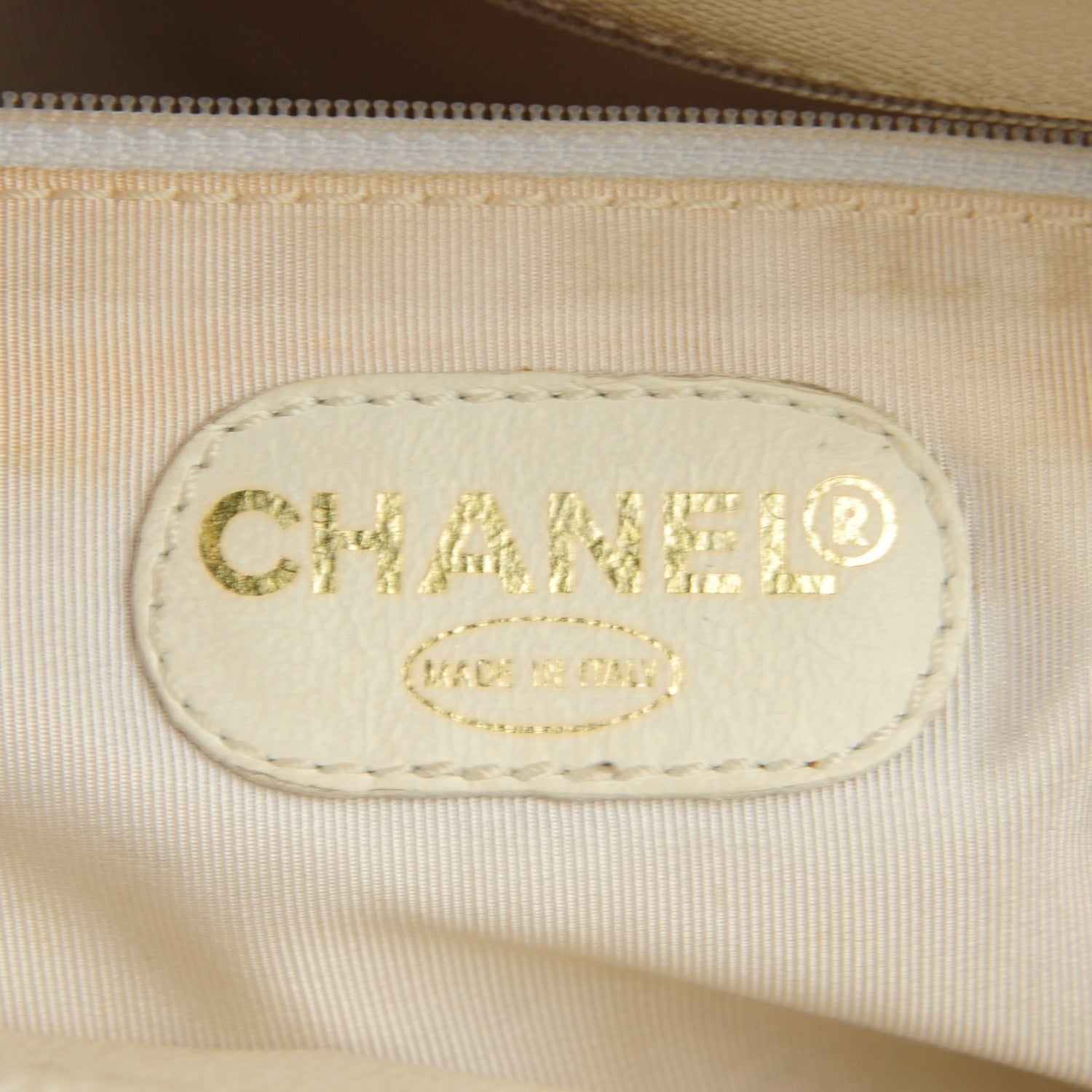 Chanel Grained Calfskin Tortoise Handle Tote White 14 of 16