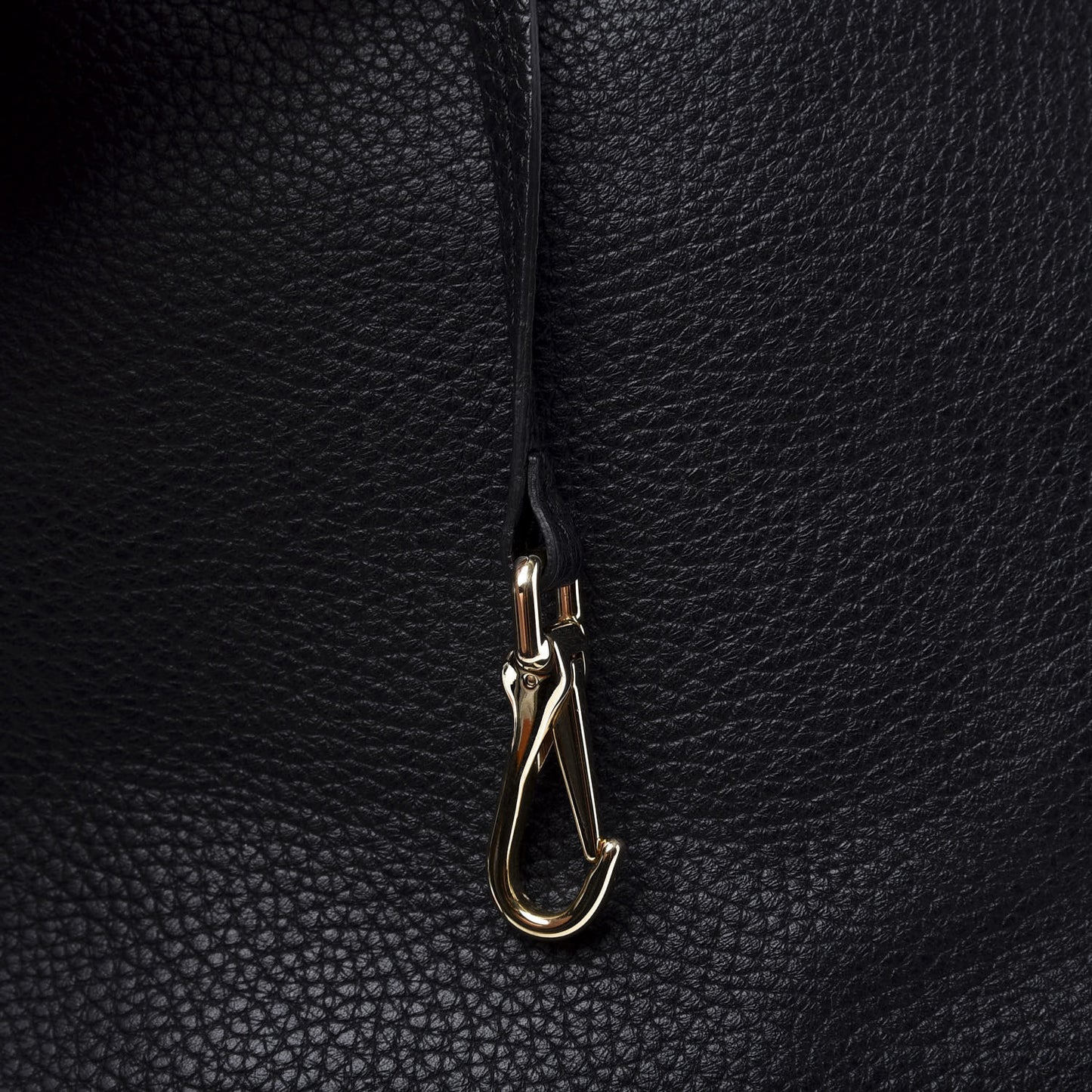 Grainy Calfskin Medium Cale Hobo Black