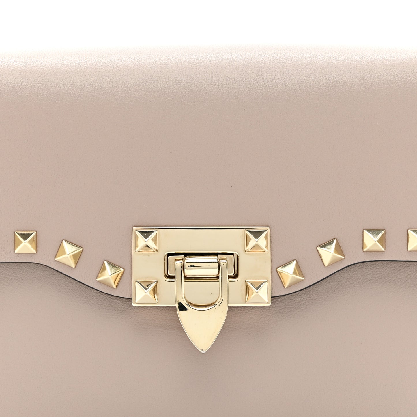 Vitello Medium Rockstud Flip Lock Crossbody Bag Poudre
