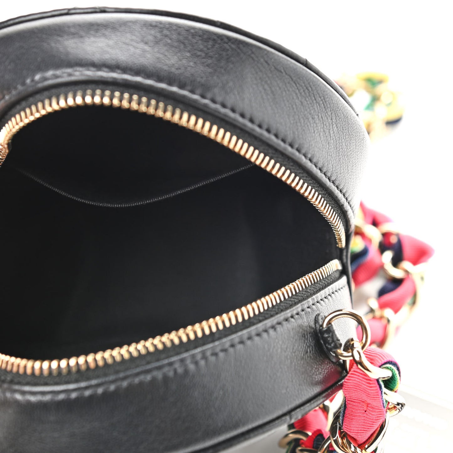 Shiny Lambskin Ribbon Quilted Round Clutch With Chain Black