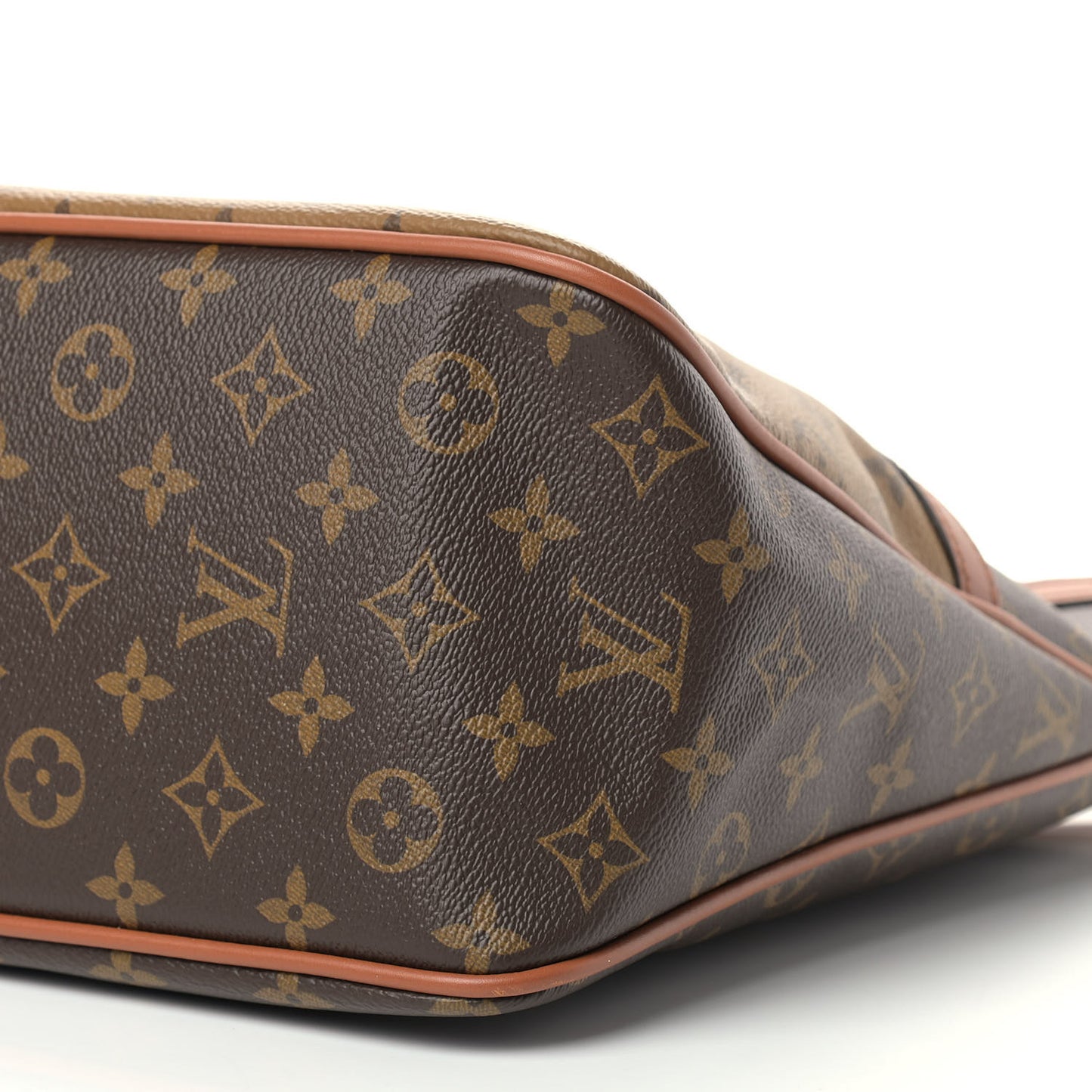 Reverse Monogram Dauphine Hobo MM
