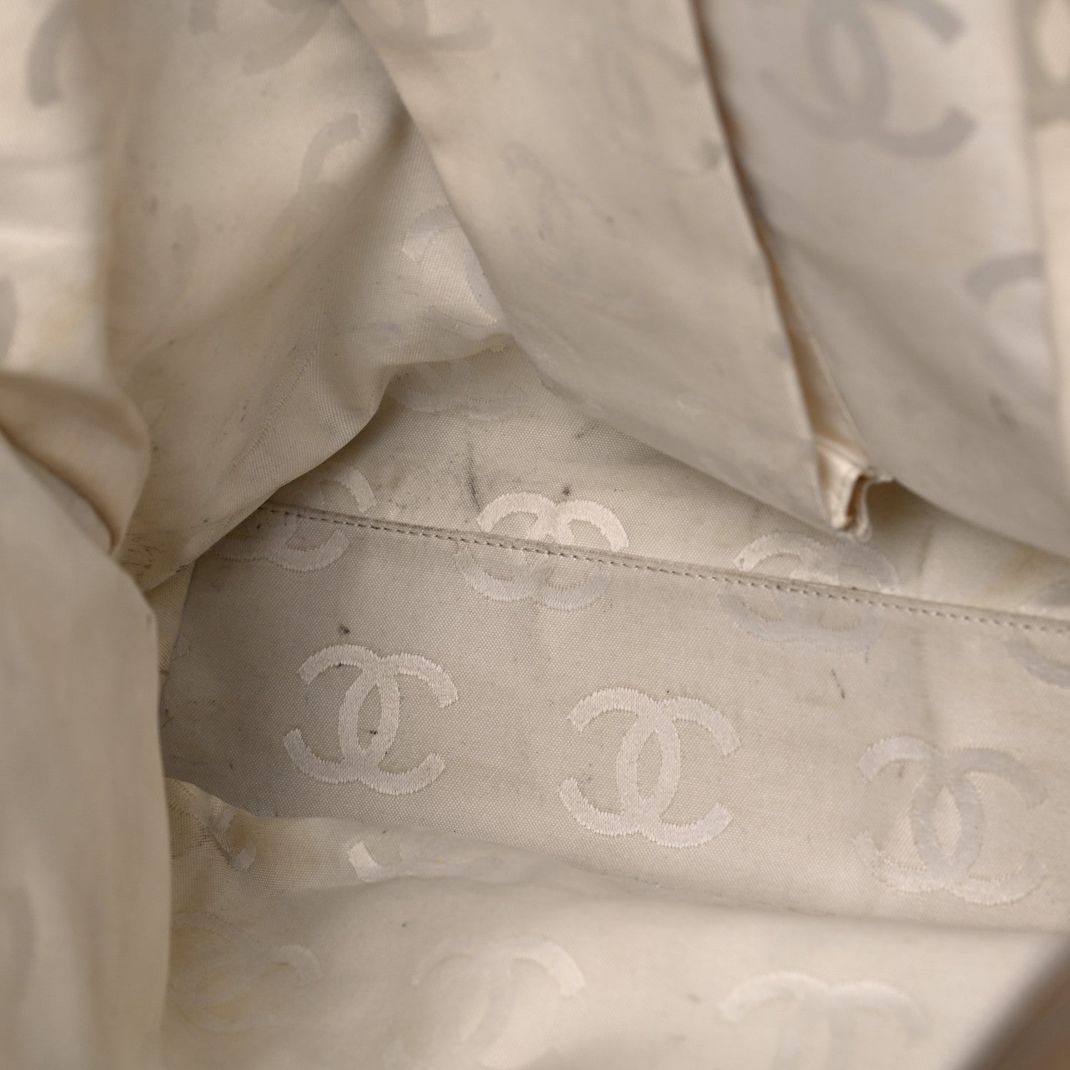 Chanel Caviar CC Tote White 7 of 20