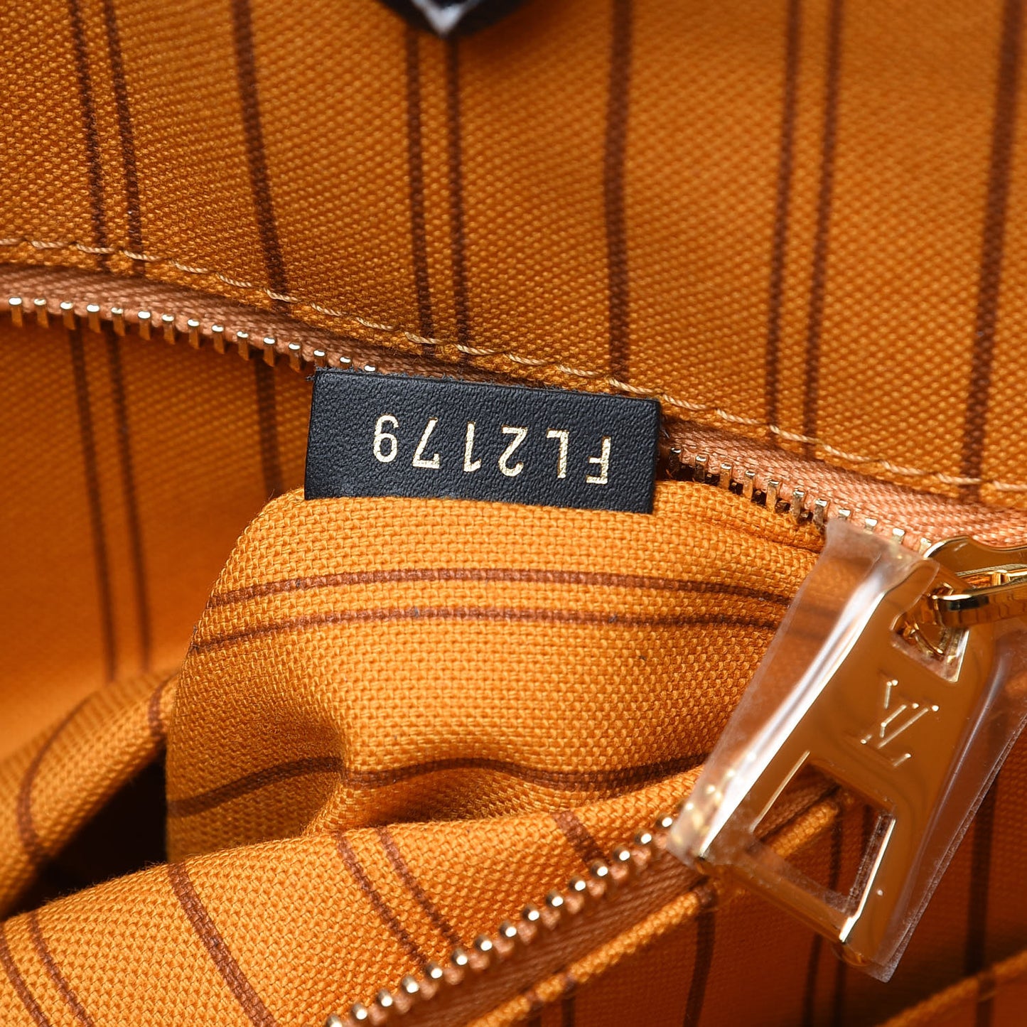 Monogram Giant Jungle Onthego GM Black