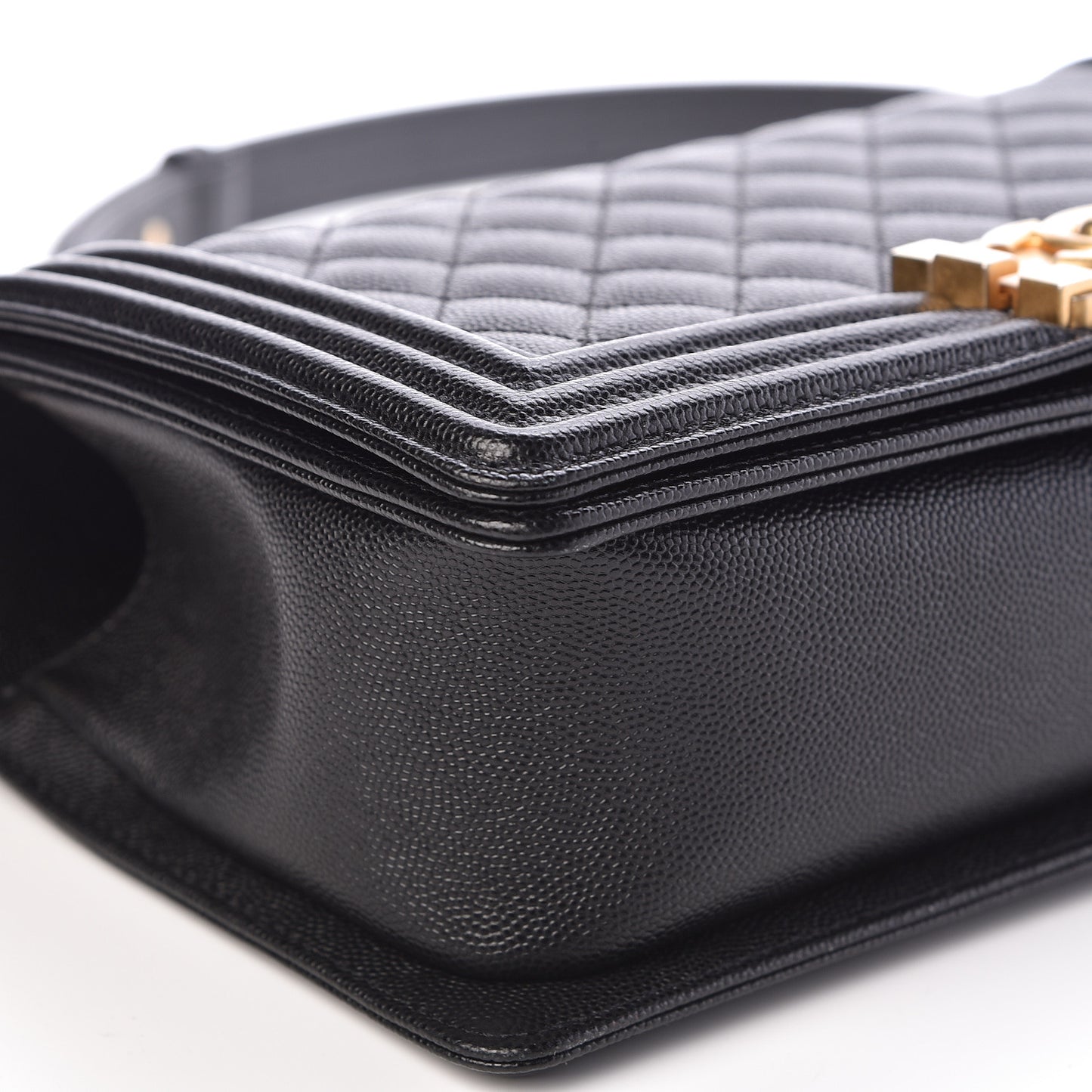 Caviar Quilted Medium Boy Flap Black
