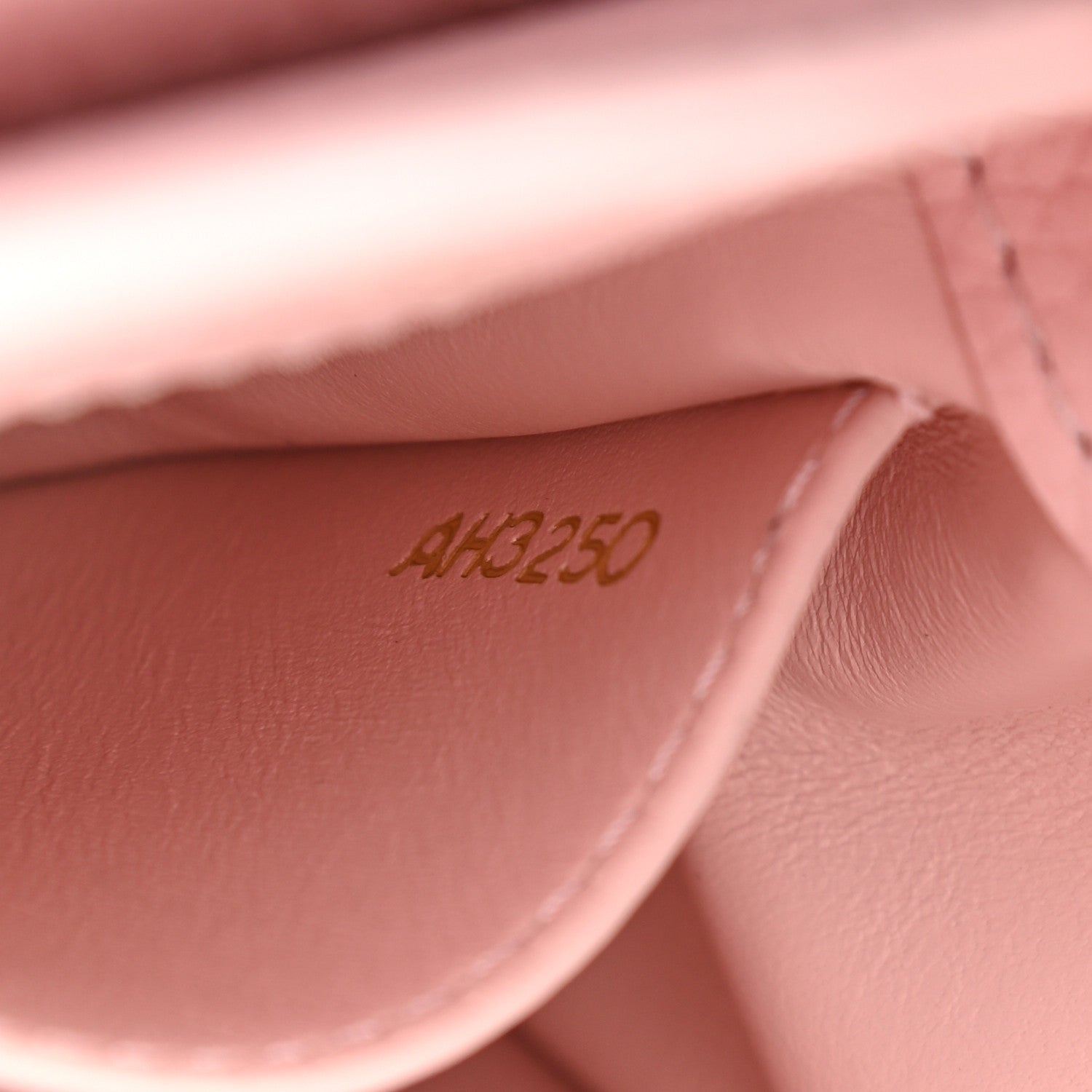Louis Vuitton Taurillon Marble Capucines Mini Pink 7 of 10
