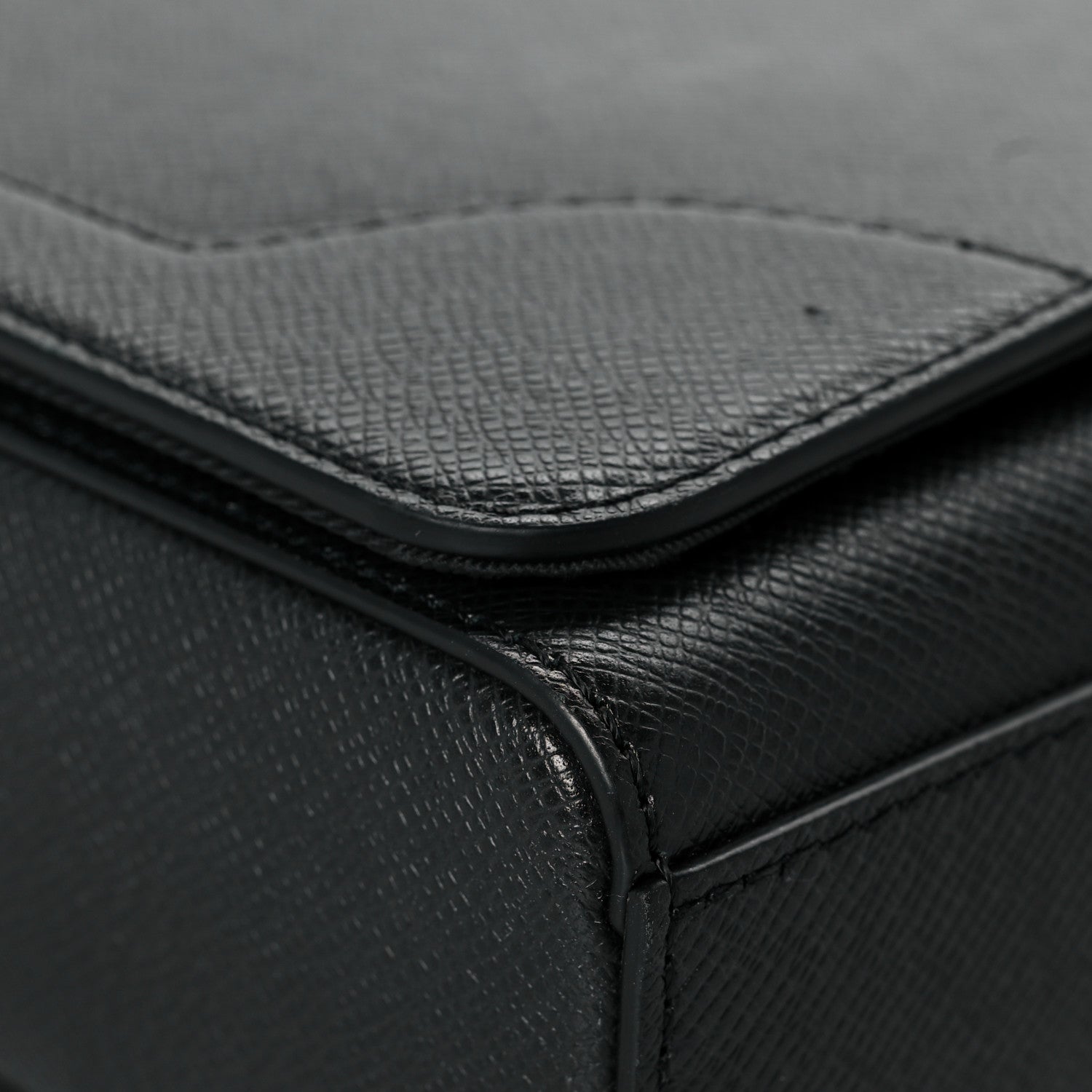 Louis Vuitton Taiga New Flap Messenger Black 9 of 12