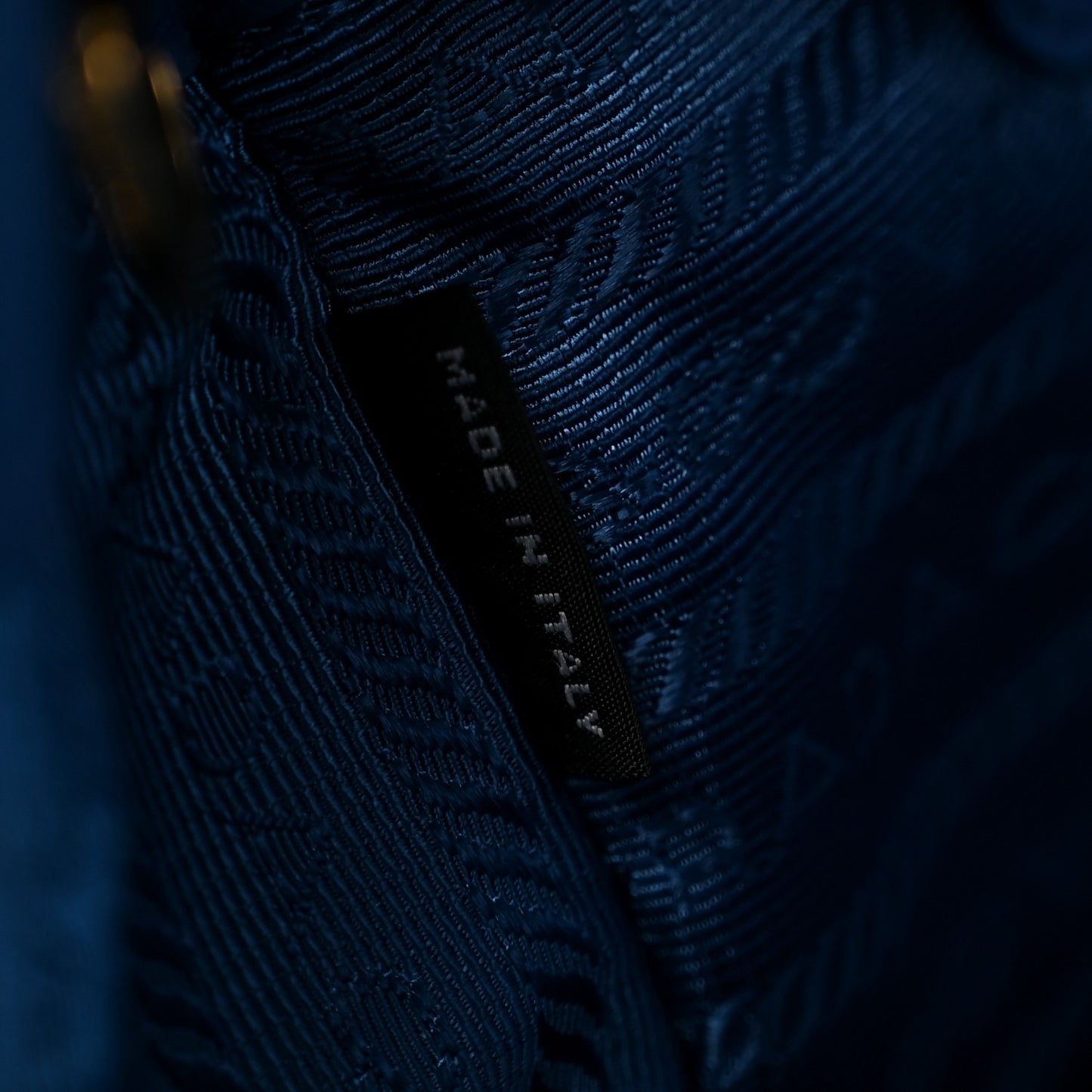 Saffiano Vernice Medium Galleria Double Zip Tote Azzurro