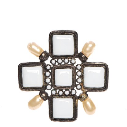 Chanel Gripoix Pearl Brooch Gold 1 of 12
