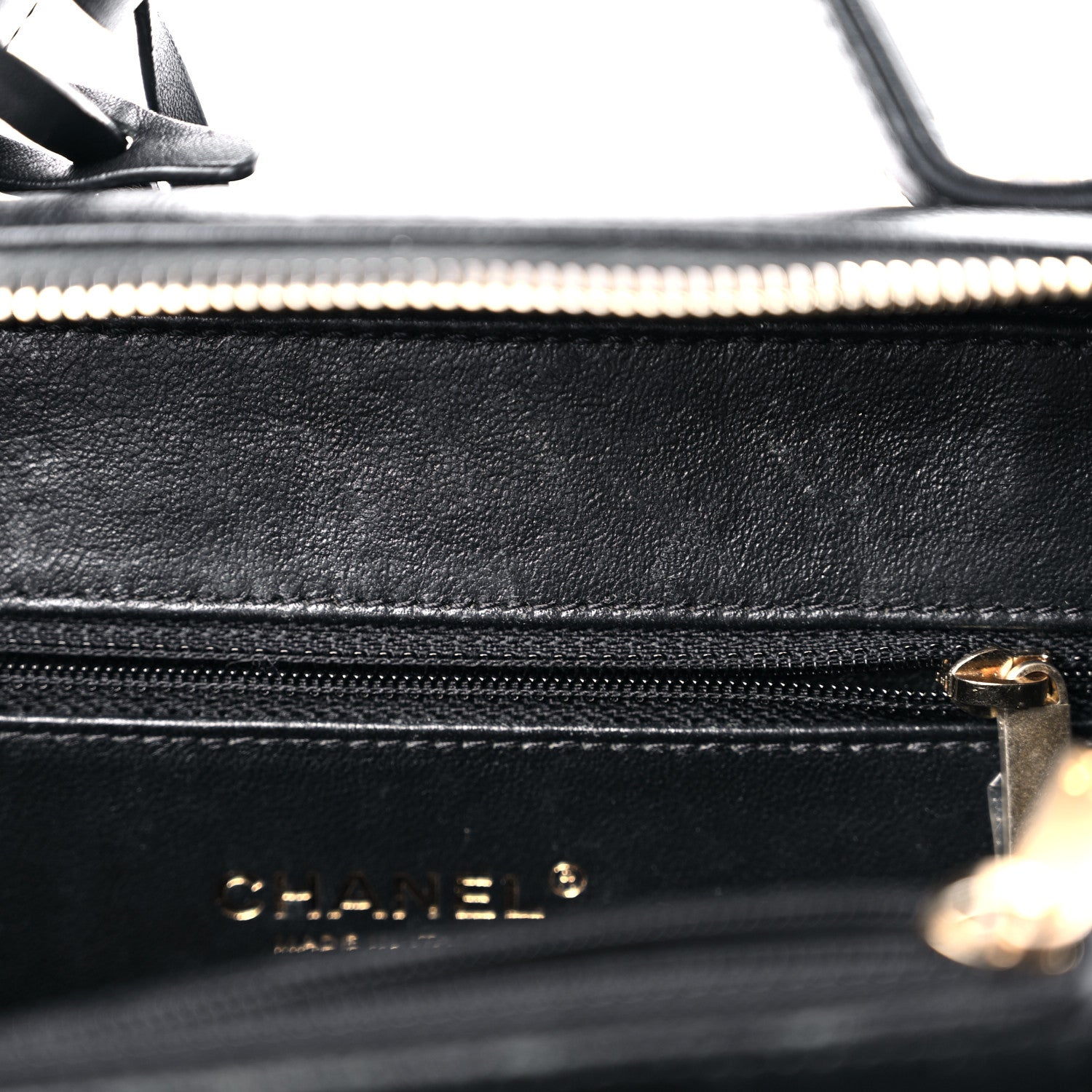 Chanel Caviar Quilted Medium CC Filigree Vanity Case Black 12 of 14