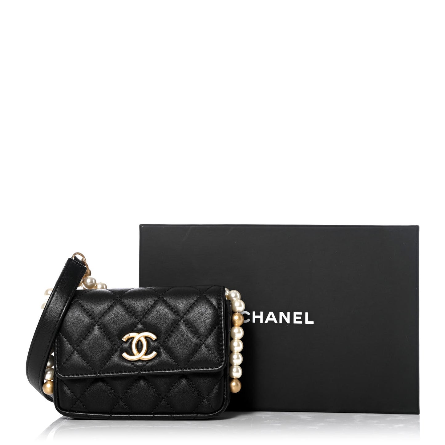 Calfskin Quilted About Pearls Card Holder Flap With Chain Black