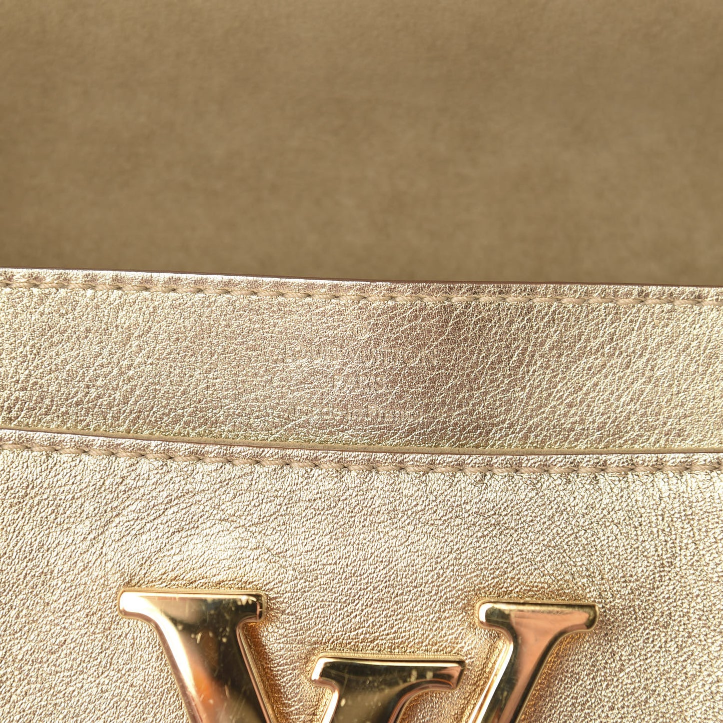 Calfskin Neo Sobe Louise EW Clutch Gold