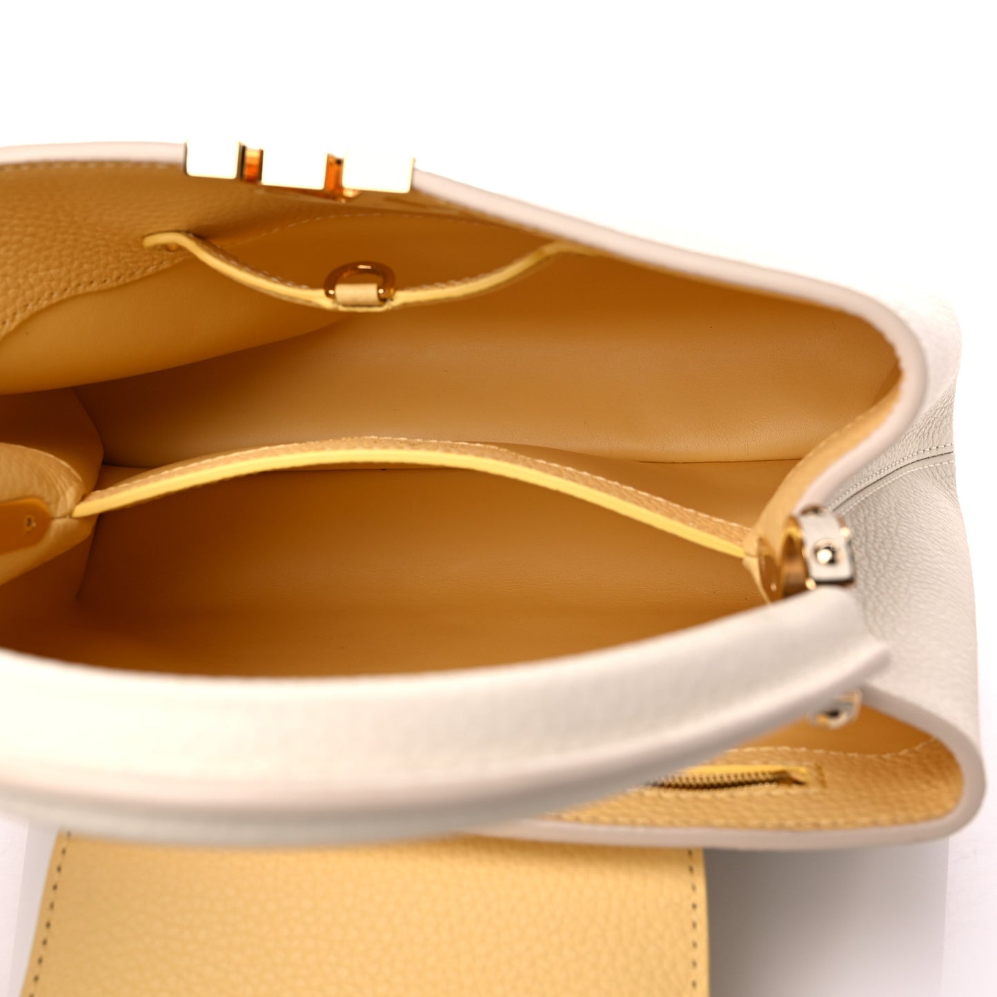 Taurillon Capucines MM Cream