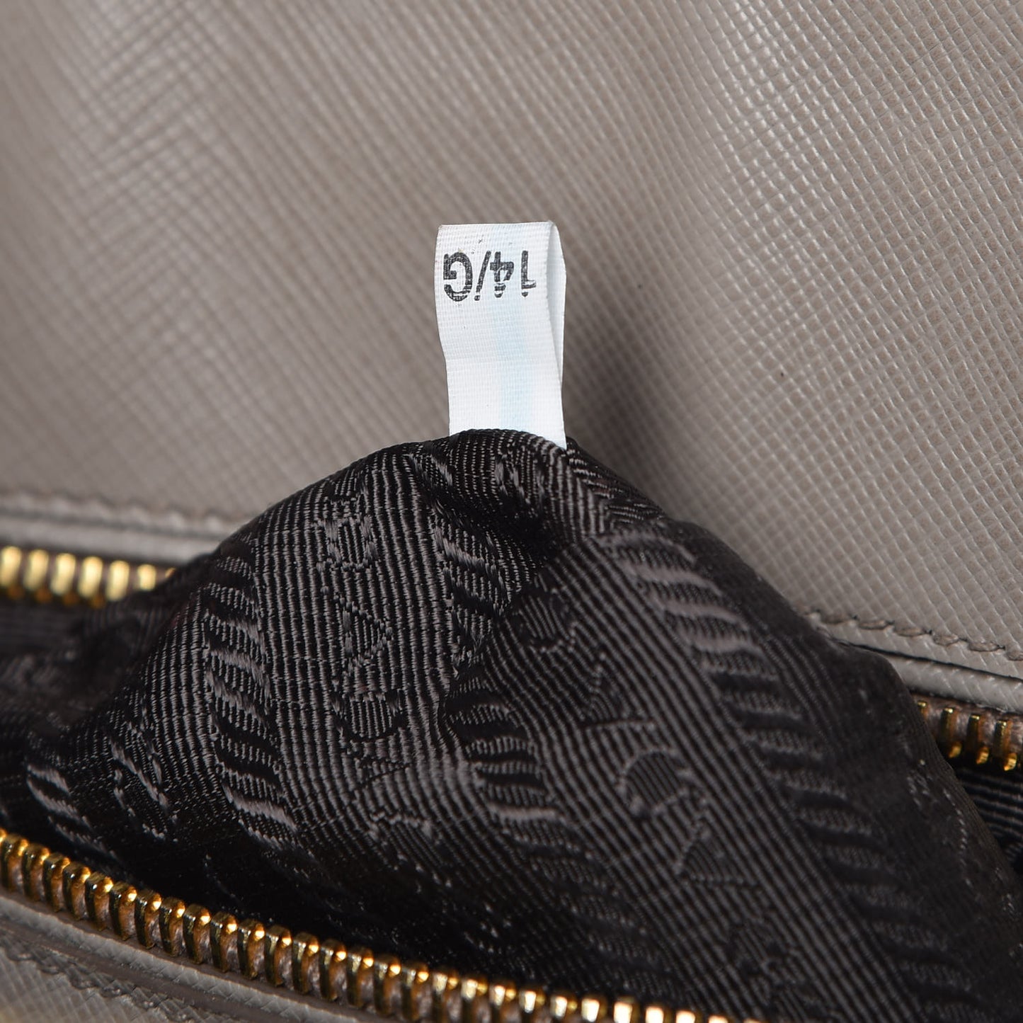 Saffiano Lux Extra Large Galleria Double Zip Tote Argilla