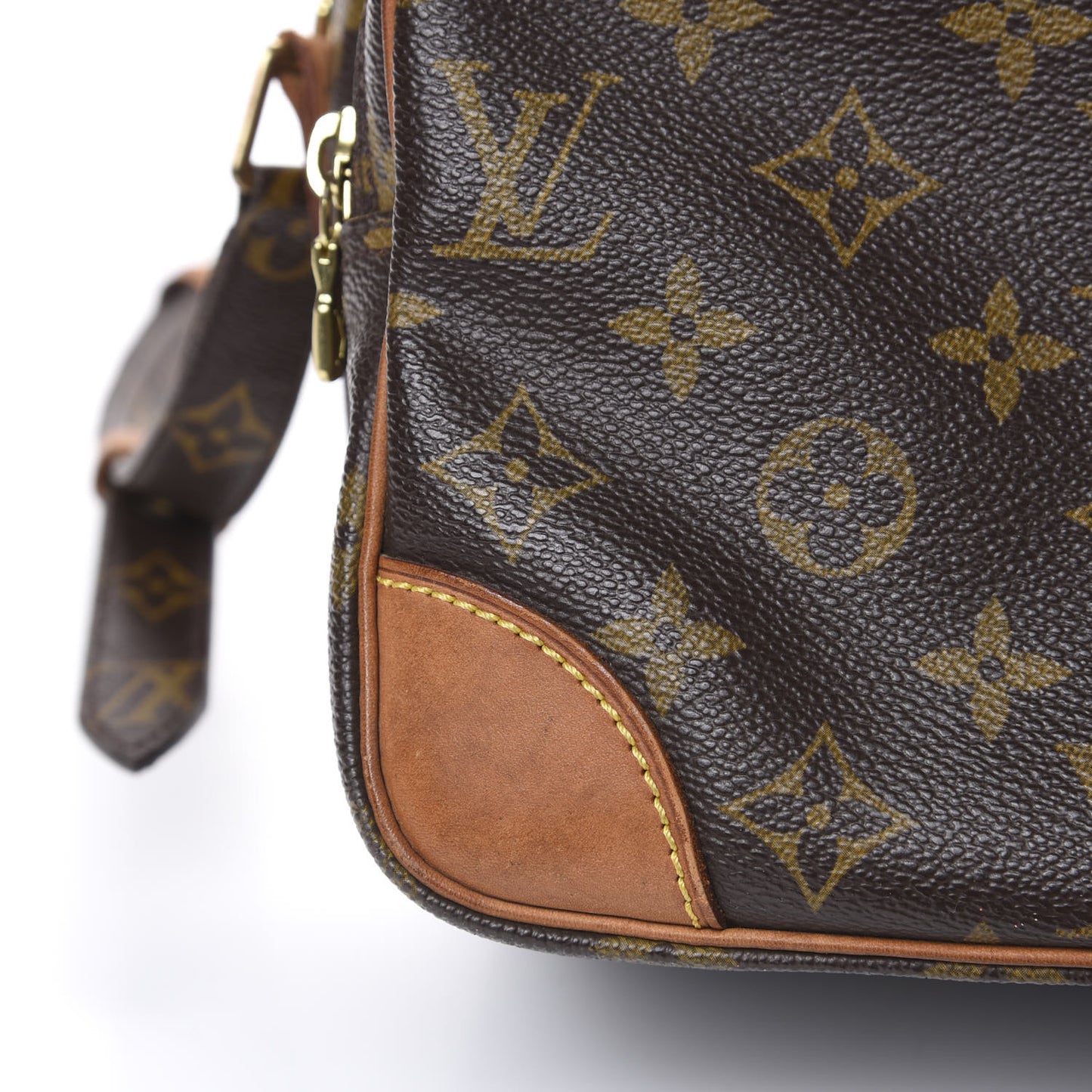 Monogram Nil 28