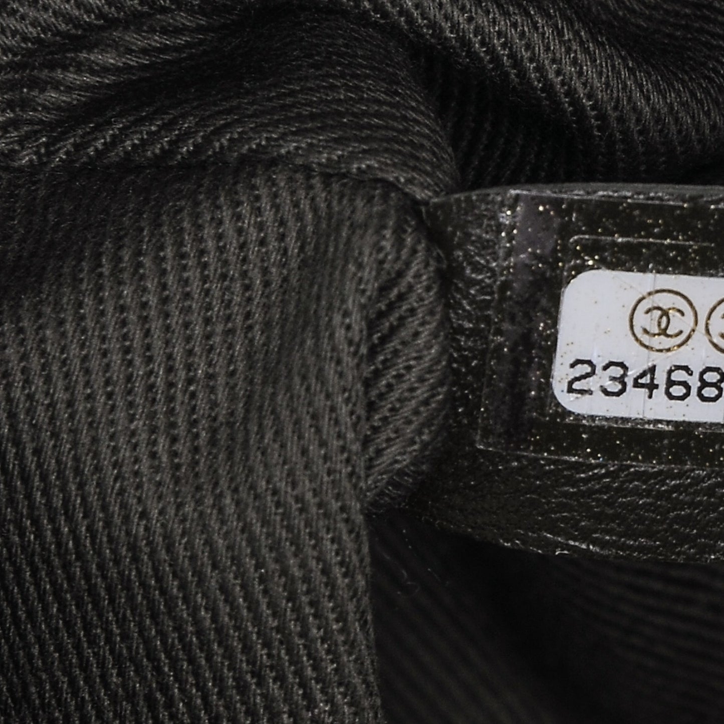 Caviar Quilted Medium Boy Flap Black