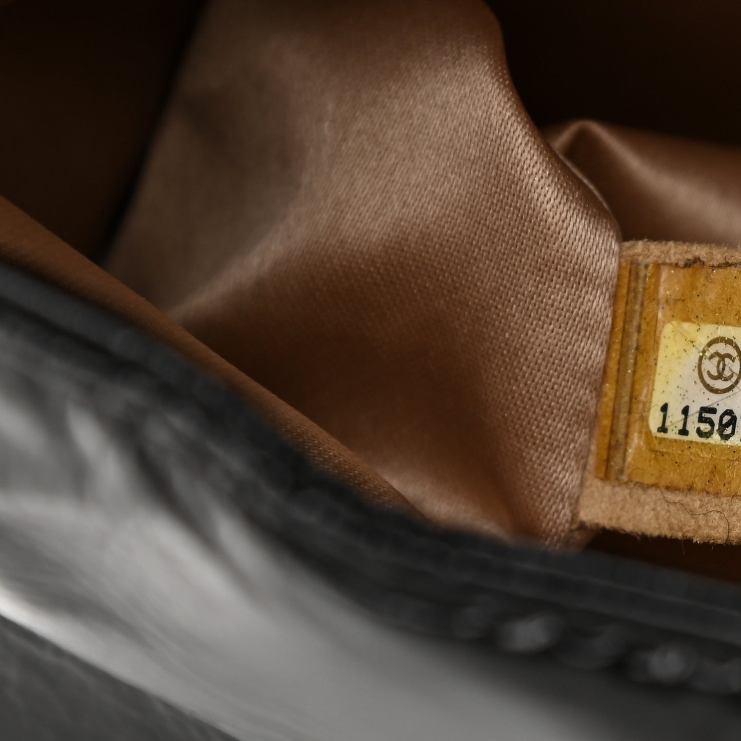 Vinyl Medium Rock and Chain Flap Black