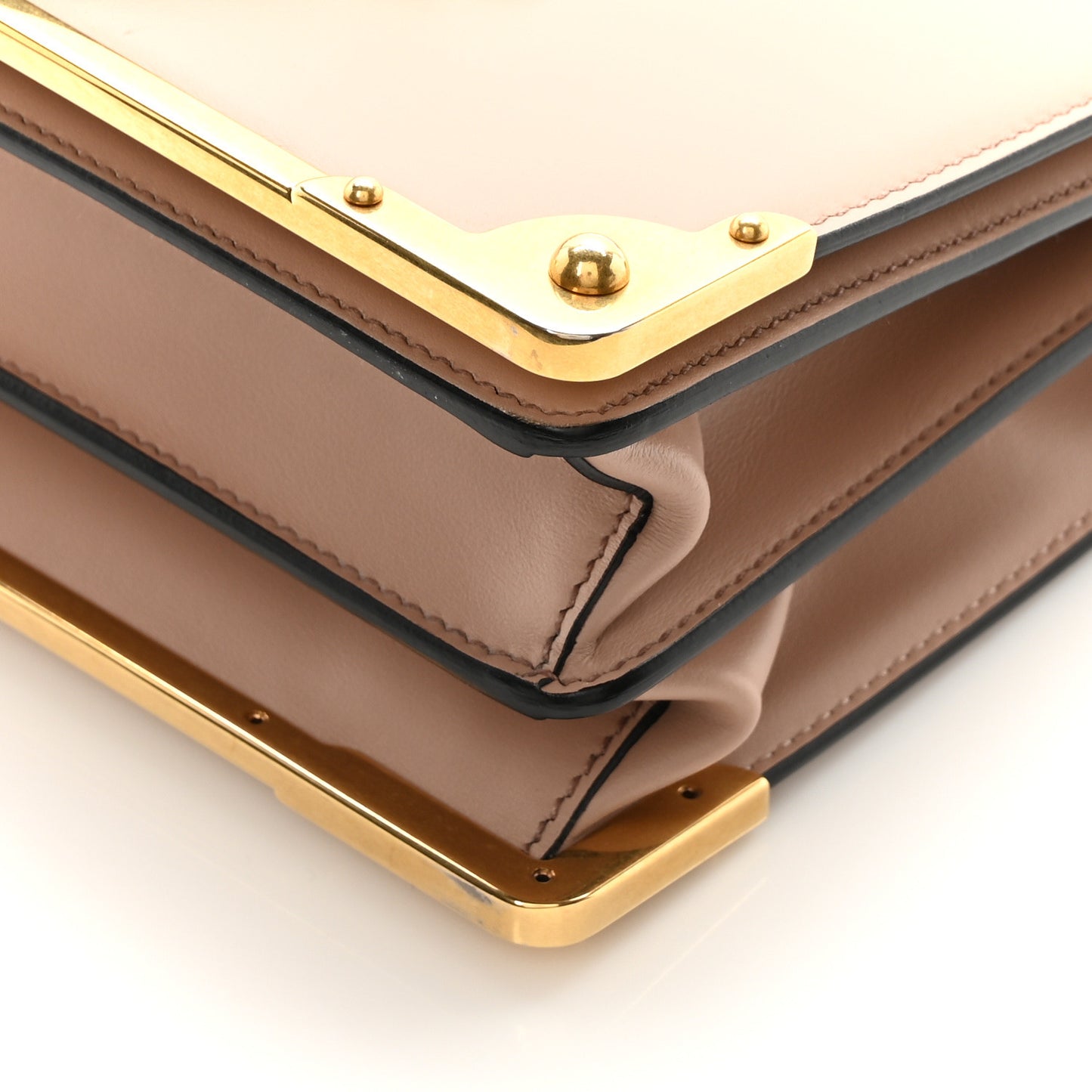 City Calf Saffiano Cahier Bag Cammeo