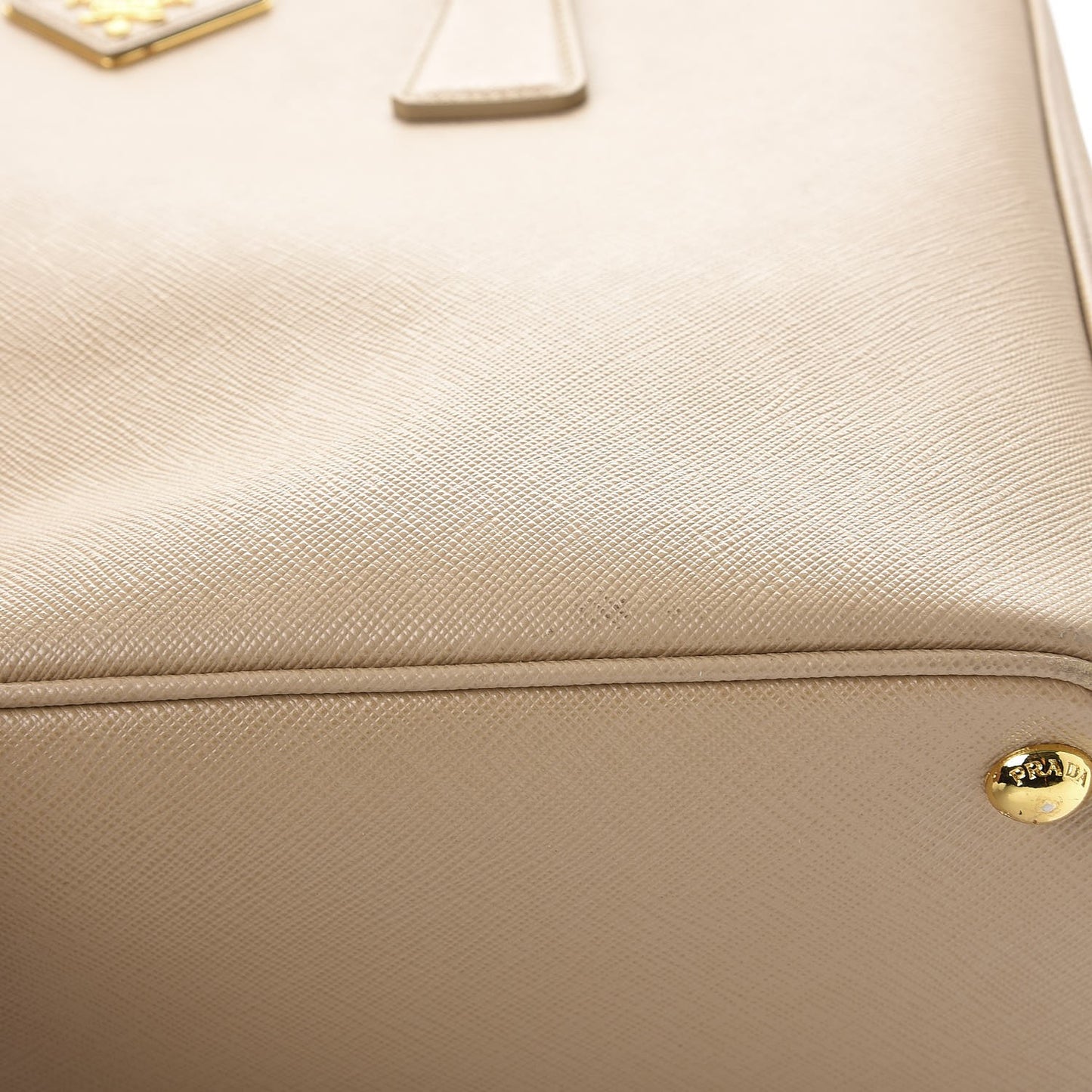 Saffiano Medium Galleria Double Zip Tote Sabbia