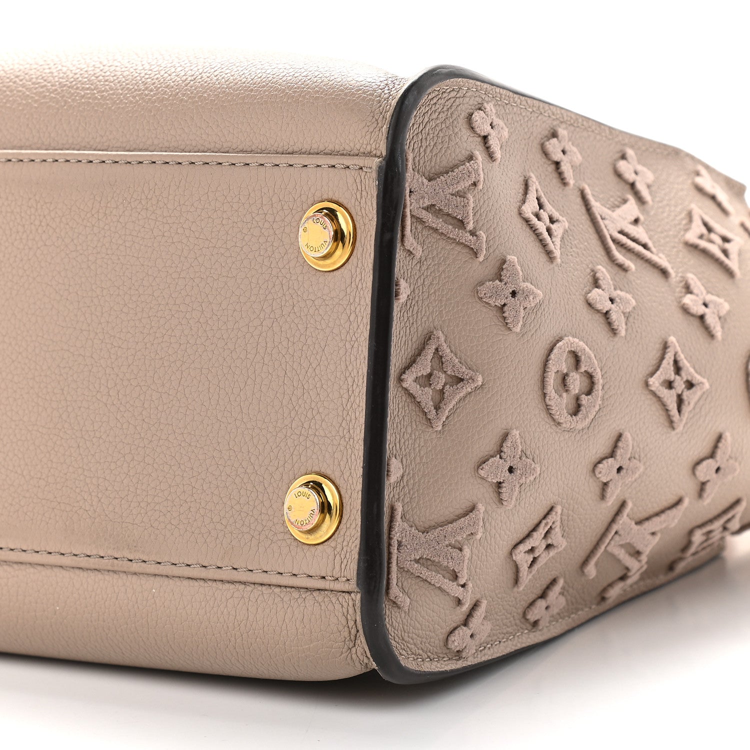 Louis Vuitton Calfskin Monogram Tufting On My Side Galet 7 of 10