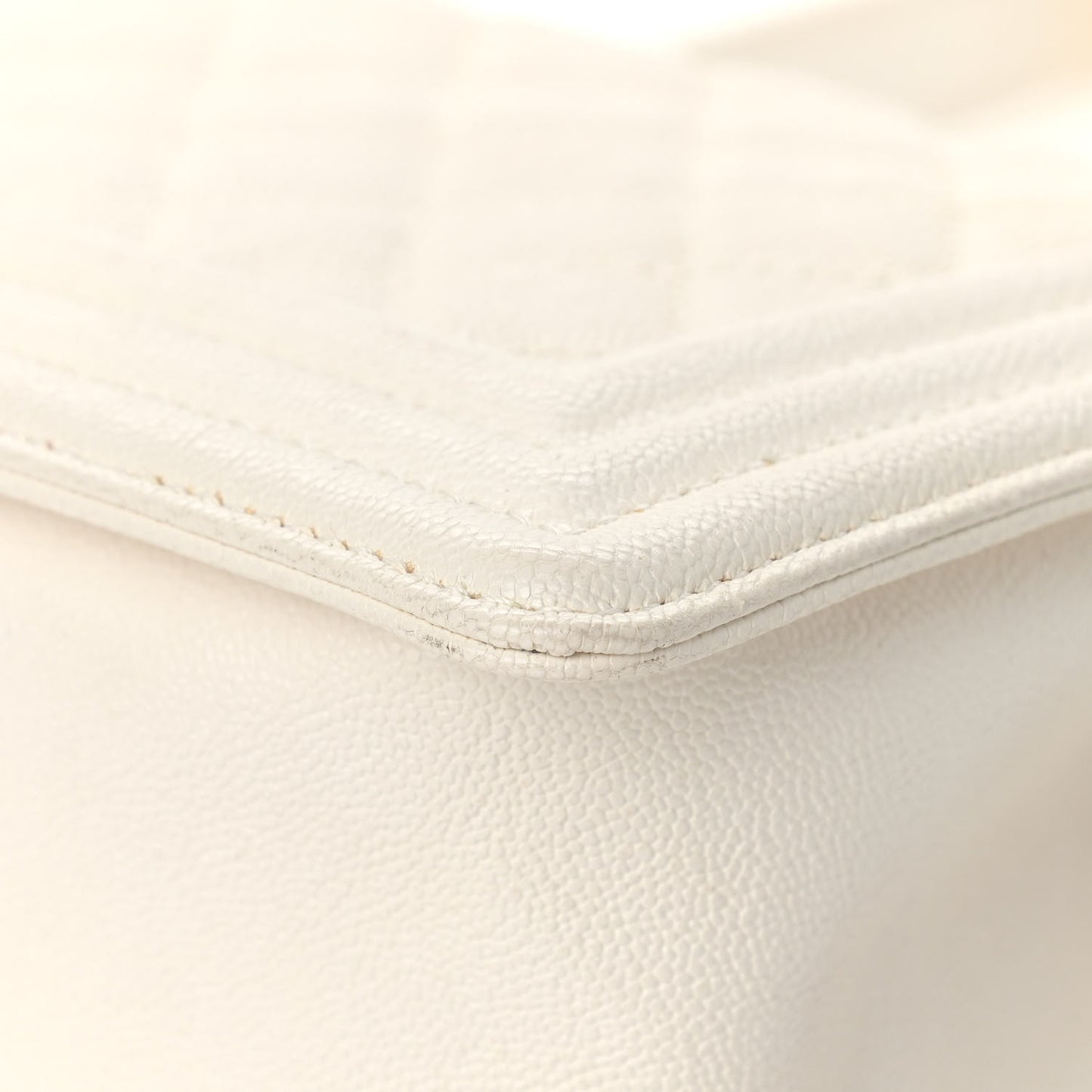 Caviar Quilted Medium Boy Flap White