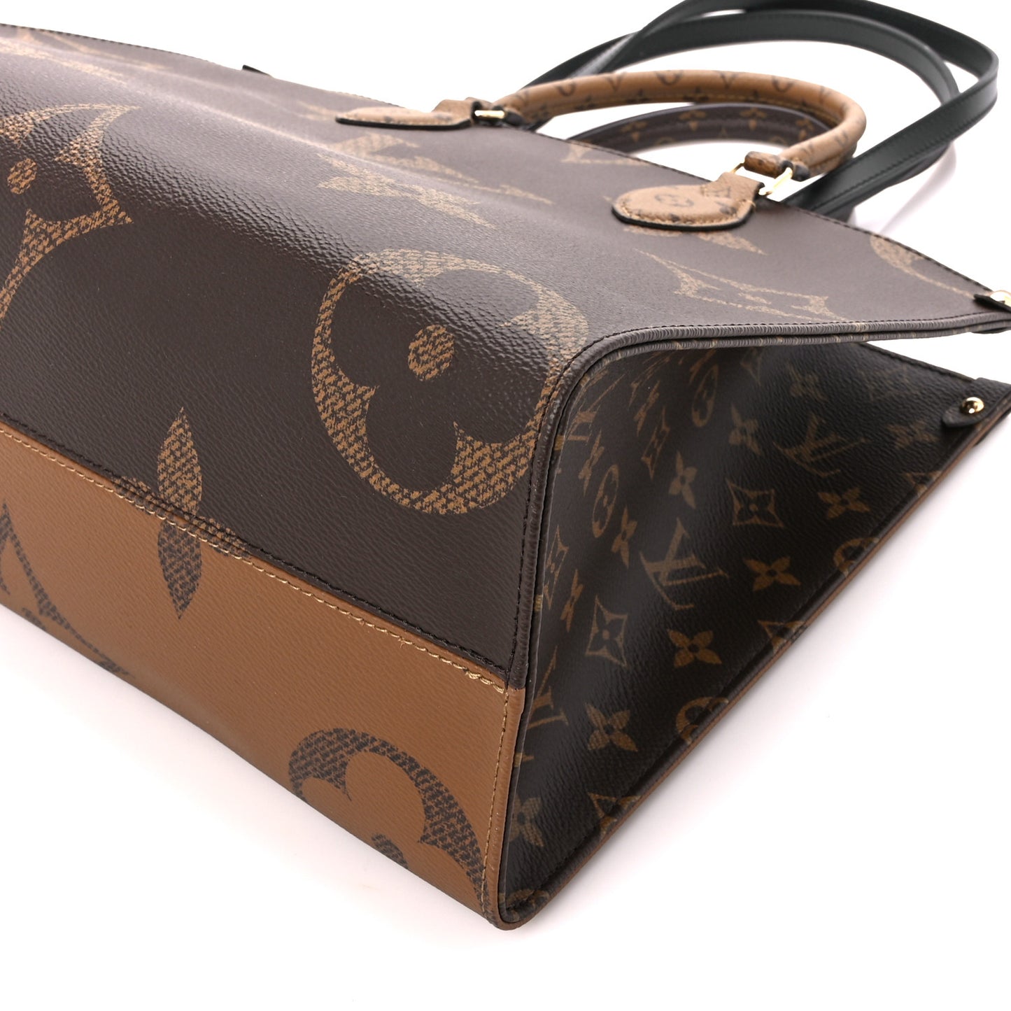 Reverse Monogram Giant Onthego MM