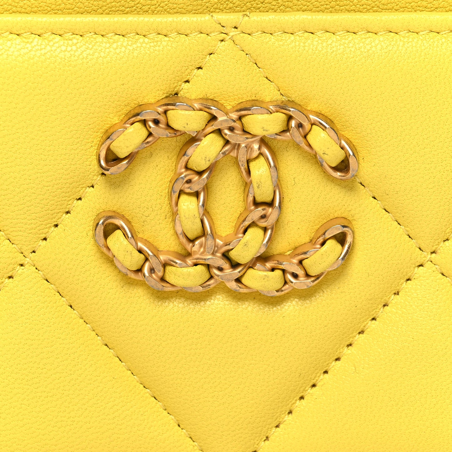 Lambskin Quilted Chanel 19 Card Holder Yellow