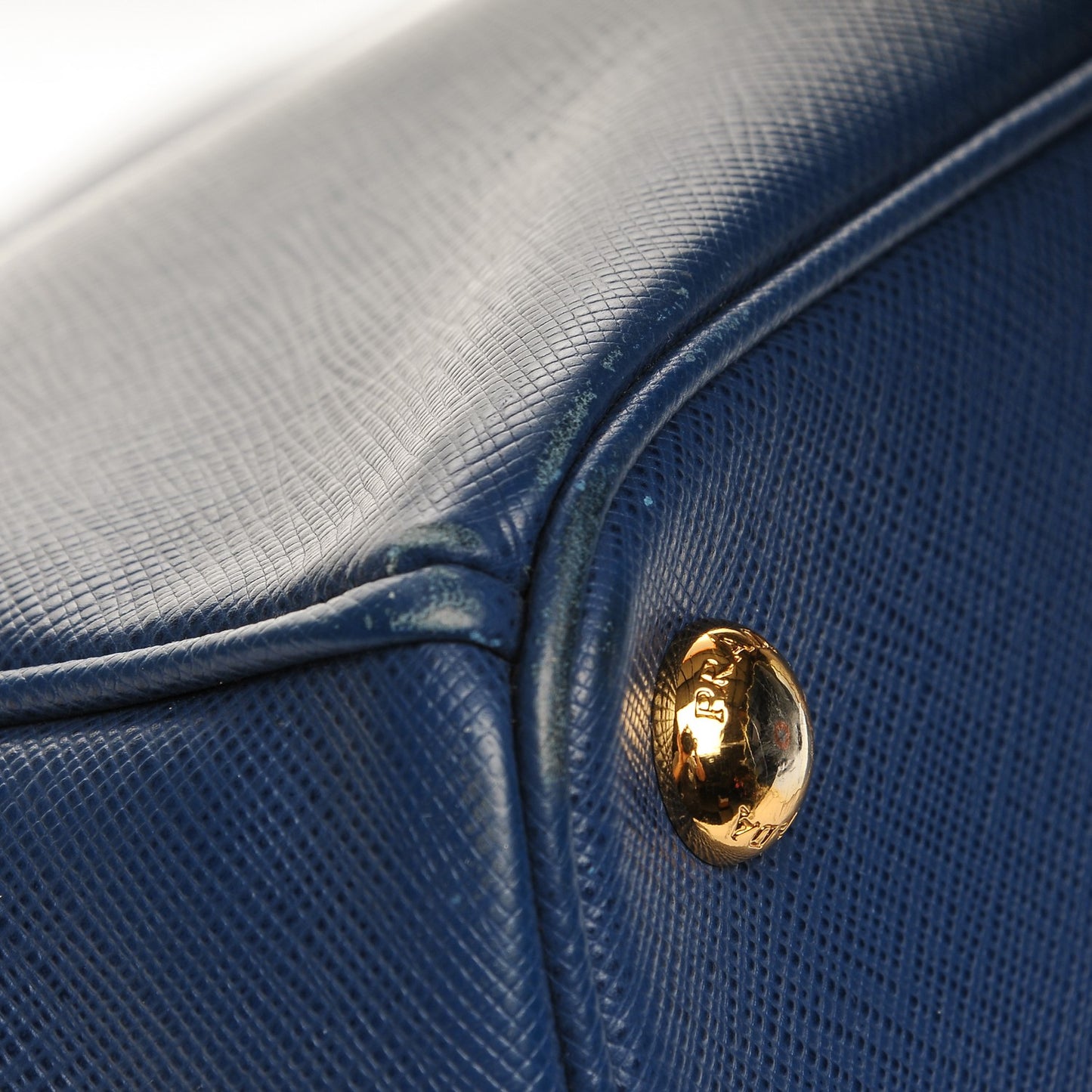 Saffiano Medium Galleria Double Zip Tote Bluette