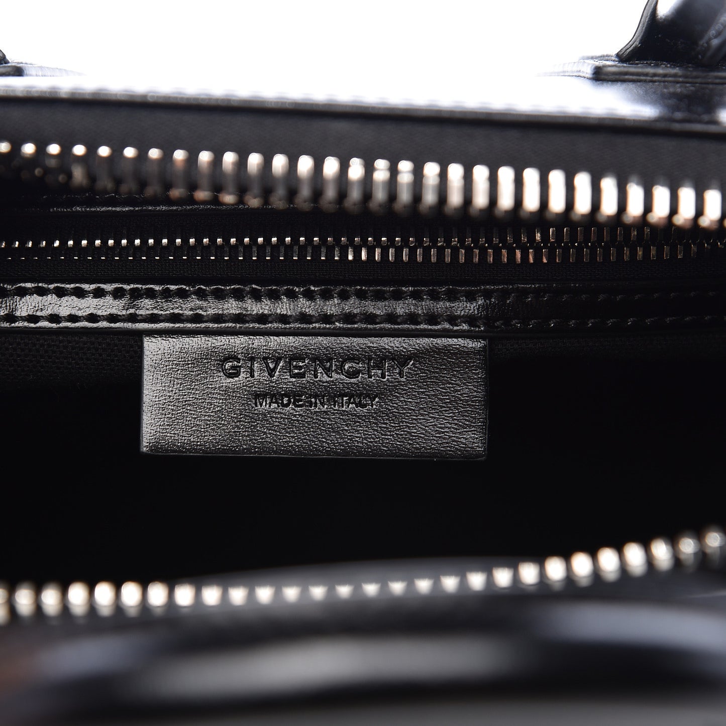 Shiny Lord Calfskin Small Antigona Black