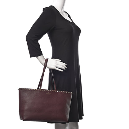 Valentino Garavani Grained Calfskin Small Rockstud Shoulder Tote Rubin 2 of 12