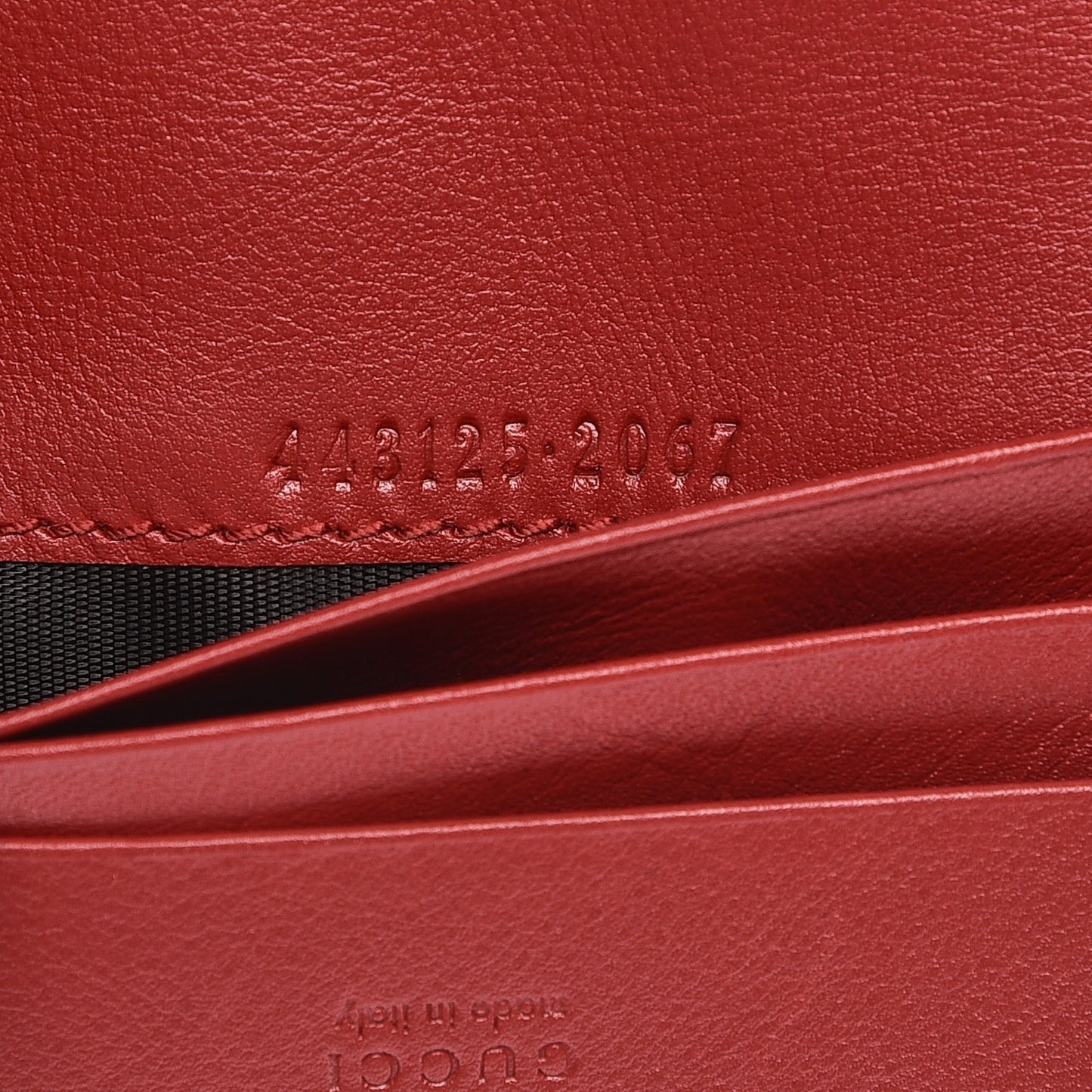 Calfskin Matelasse GG Marmont Card Case Hibiscus Red