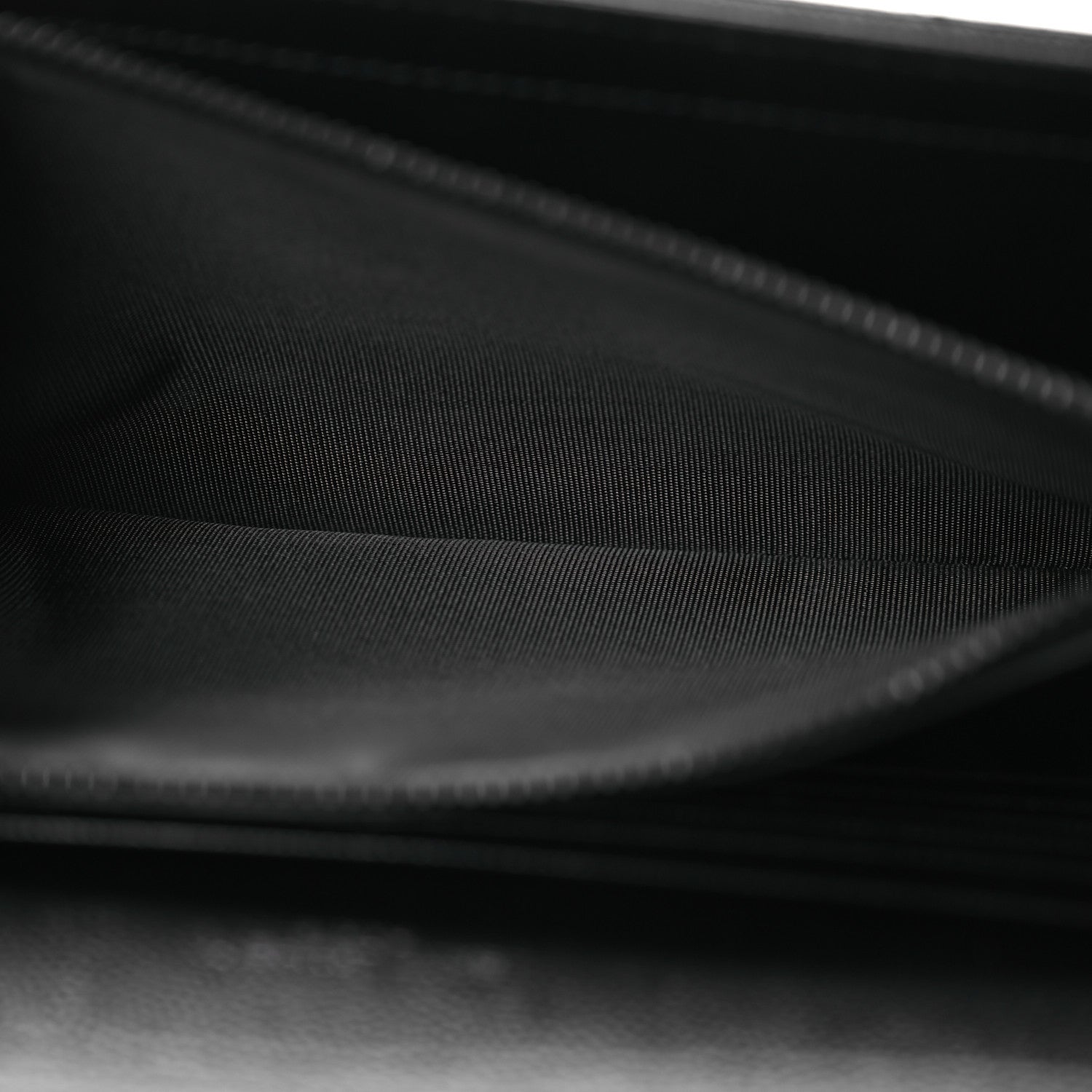 Saint Laurent Grain De Poudre Matelasse Chevron Monogram Monochrome Chain Wallet Black 6 of 13