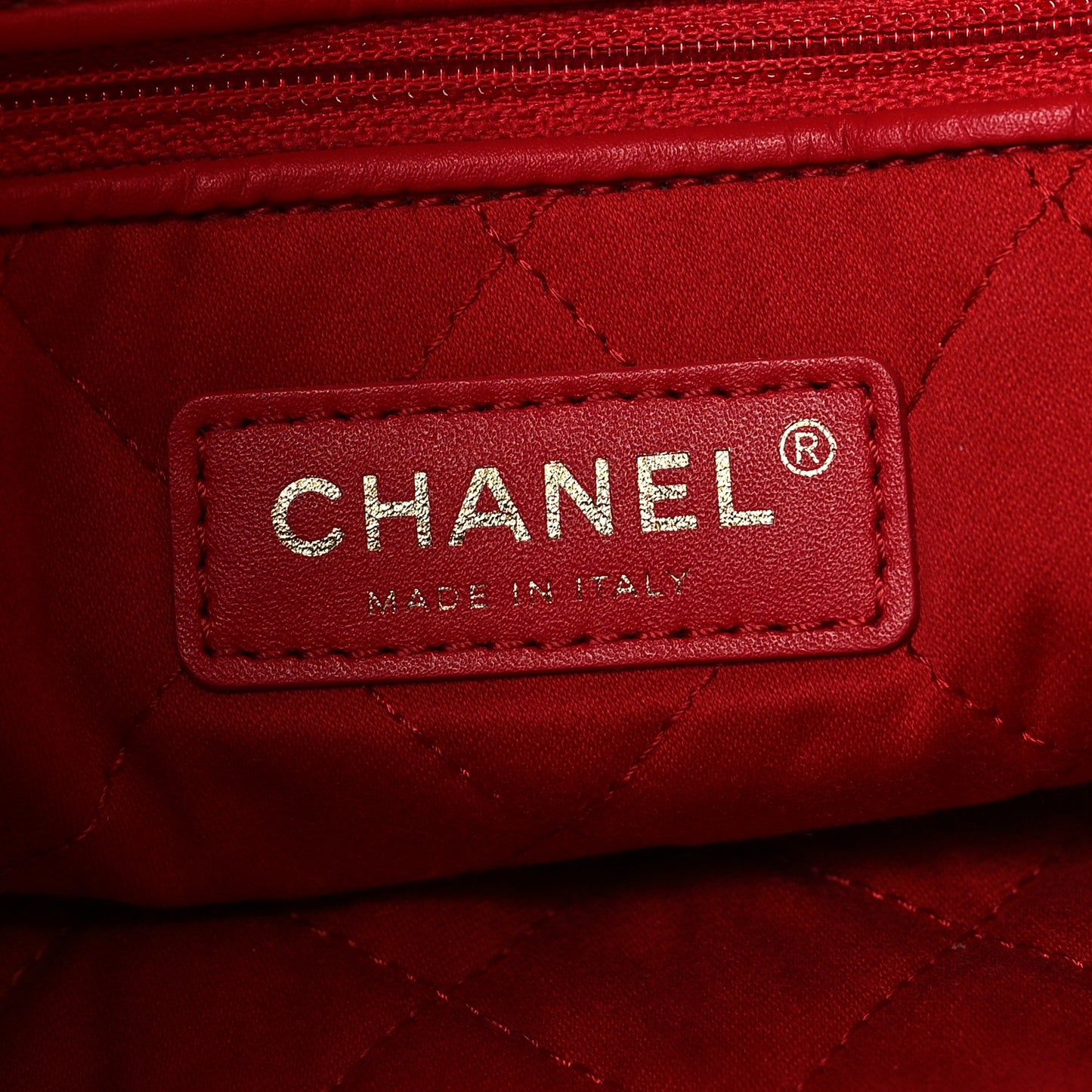 Shiny Calfskin Quilted Small 22 Red