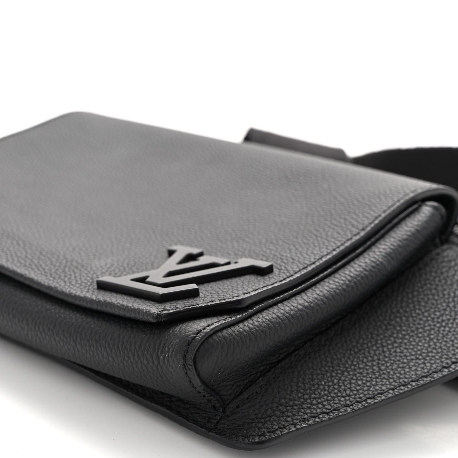 Louis Vuitton Grained Calfskin Aerogram Takeoff Sling Black 10 of 11