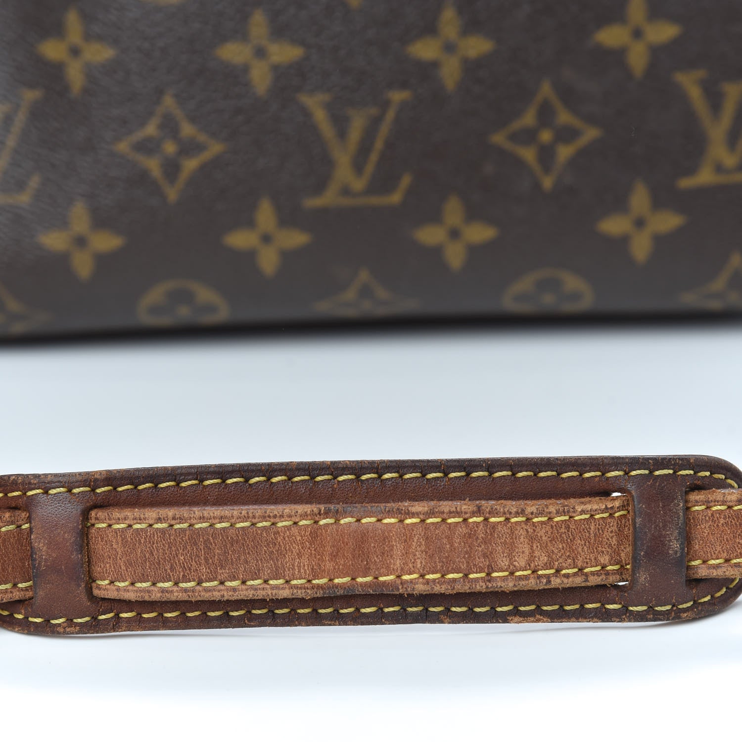 Louis Vuitton Monogram Blois 13 of 16