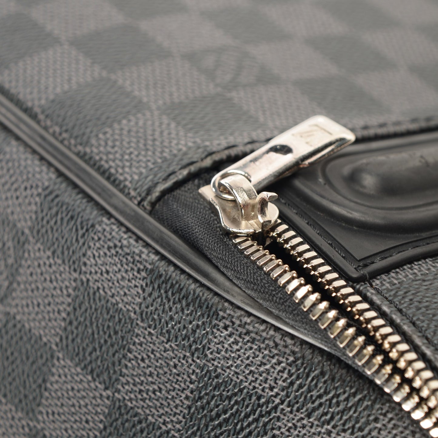 Damier Graphite Pegase 55
