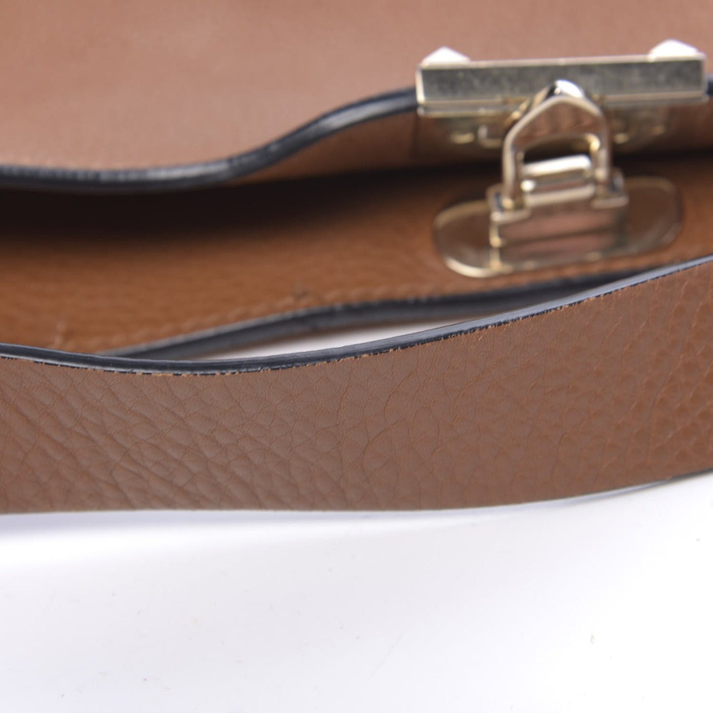 Pebbled Calfskin Small Rockstud Flip-Lock Messenger Bag Light Cuir