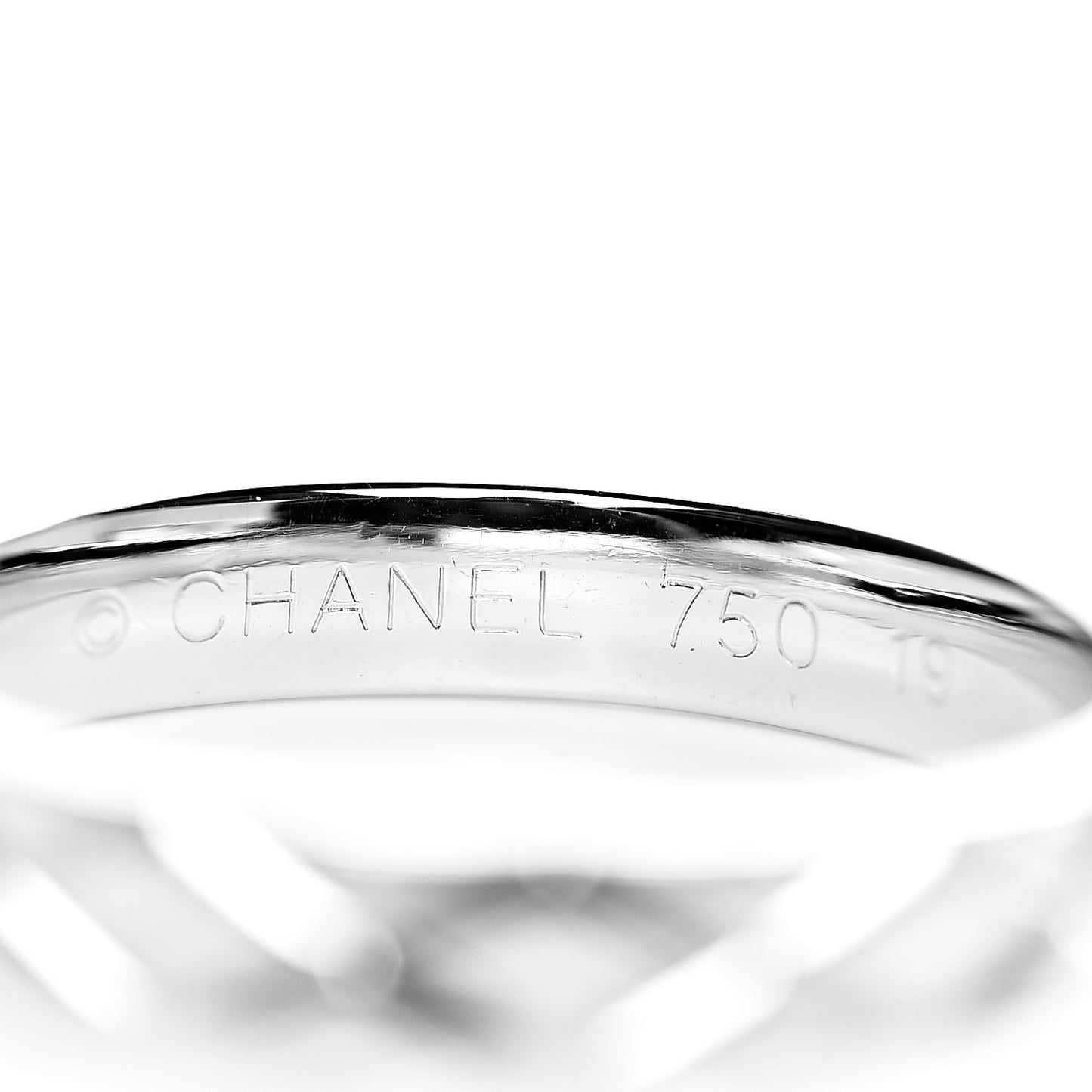 18K White Gold Small Matelasse Ring 56 7.5