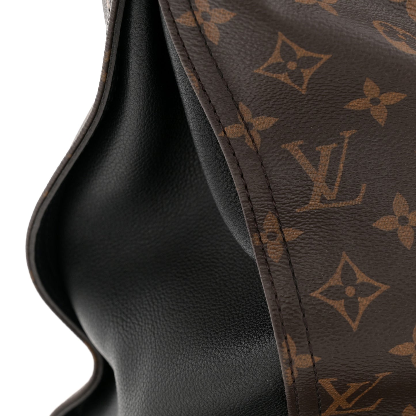 Monogram Gaia Black
