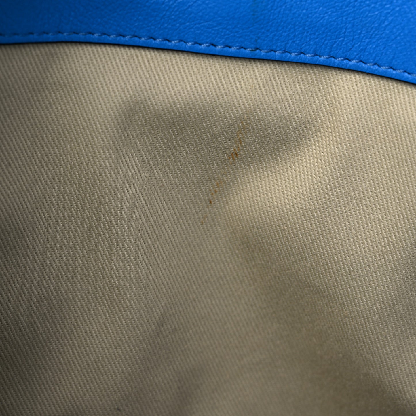 Vitello Medium Rockstud Tote Blue Fluo