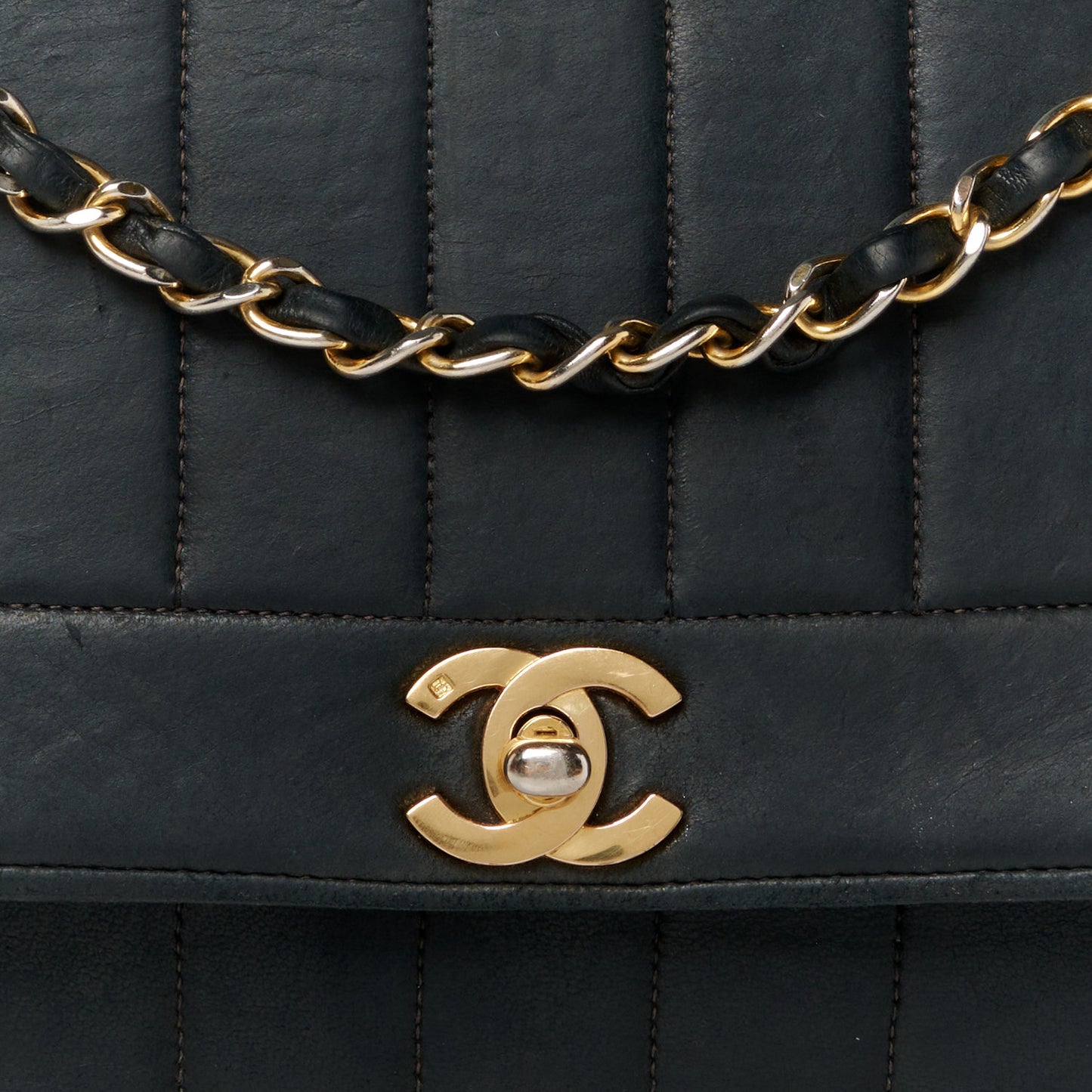 Lambskin Vertical Quilted Small Single Flap Black